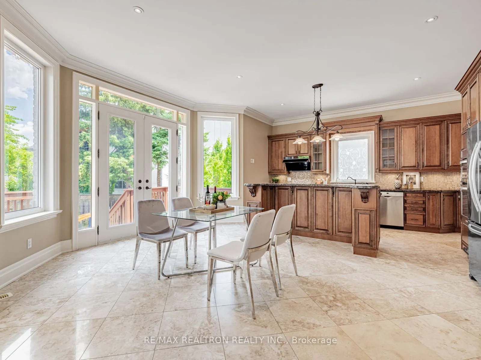 12 Orlon Crescent