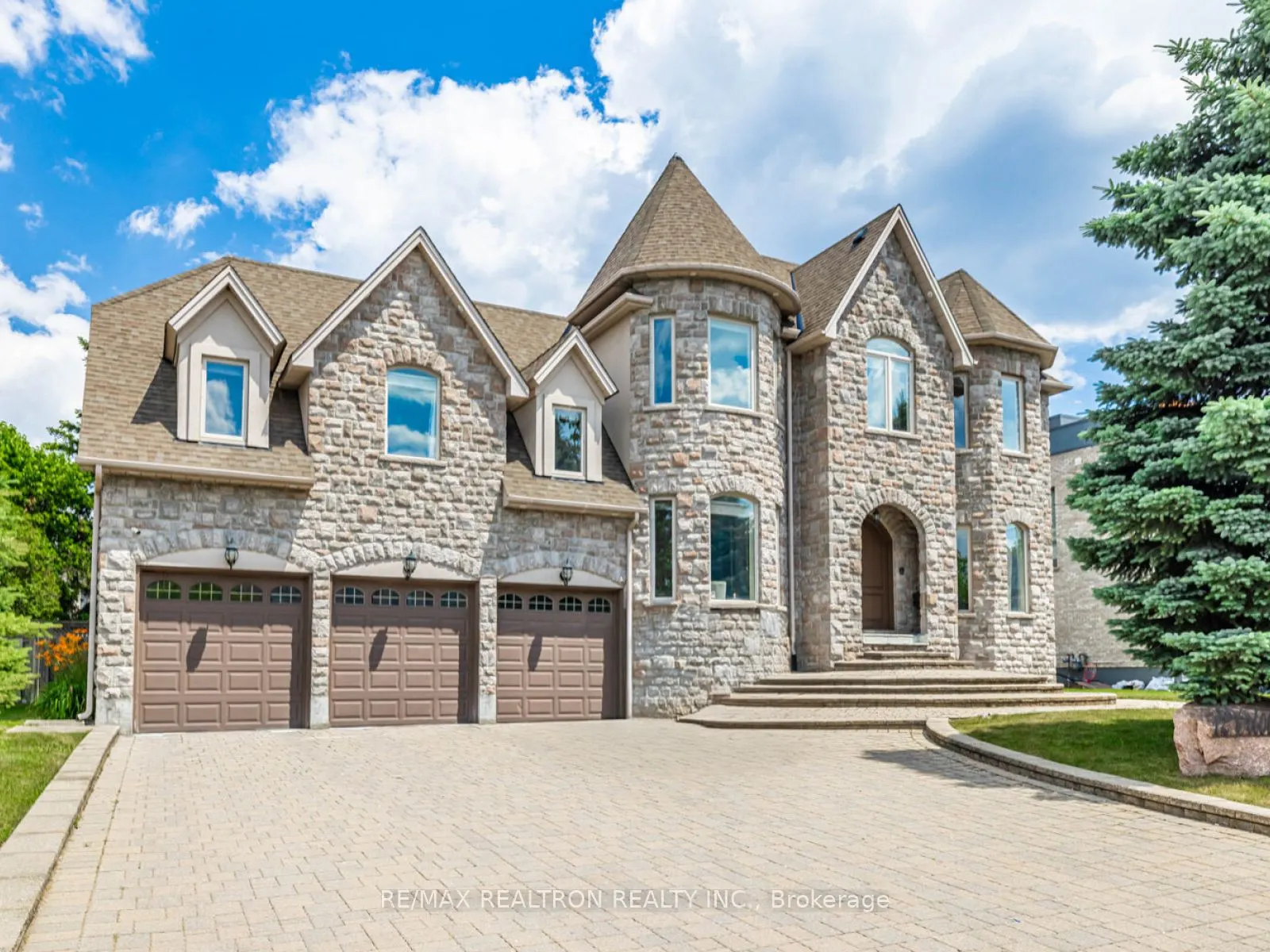 12 Orlon Crescent