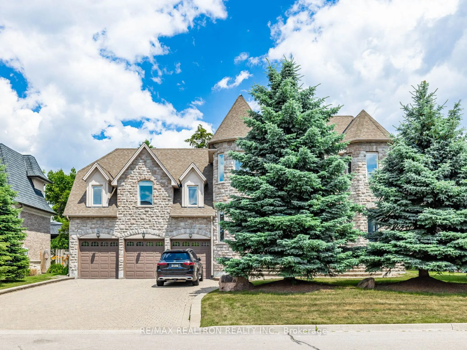 12 Orlon Crescent