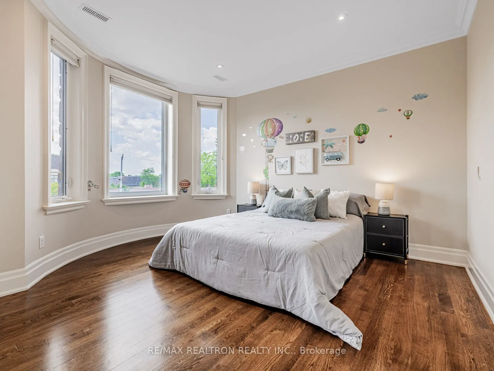 12 Orlon Crescent