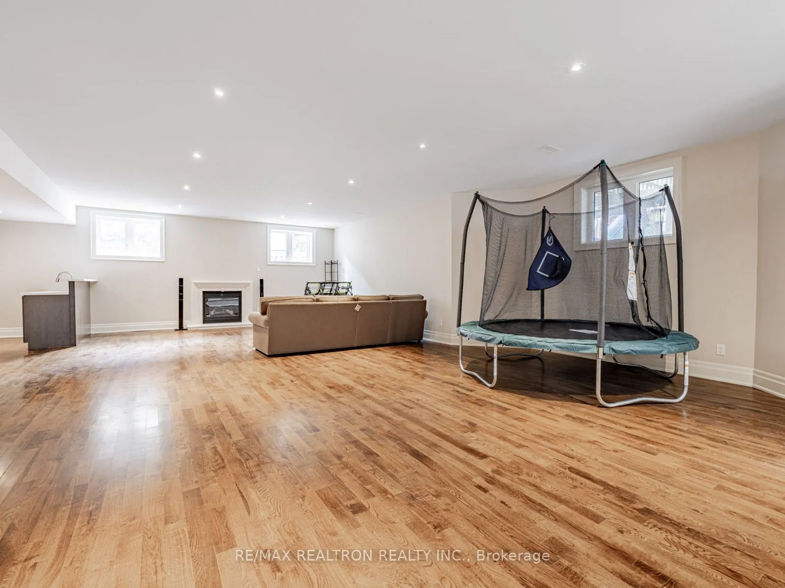 12 Orlon Crescent