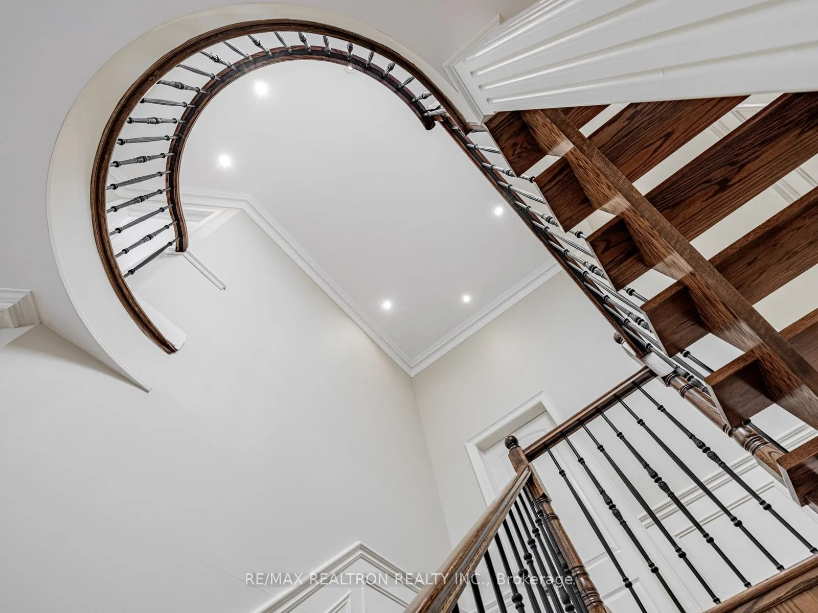 12 Orlon Crescent