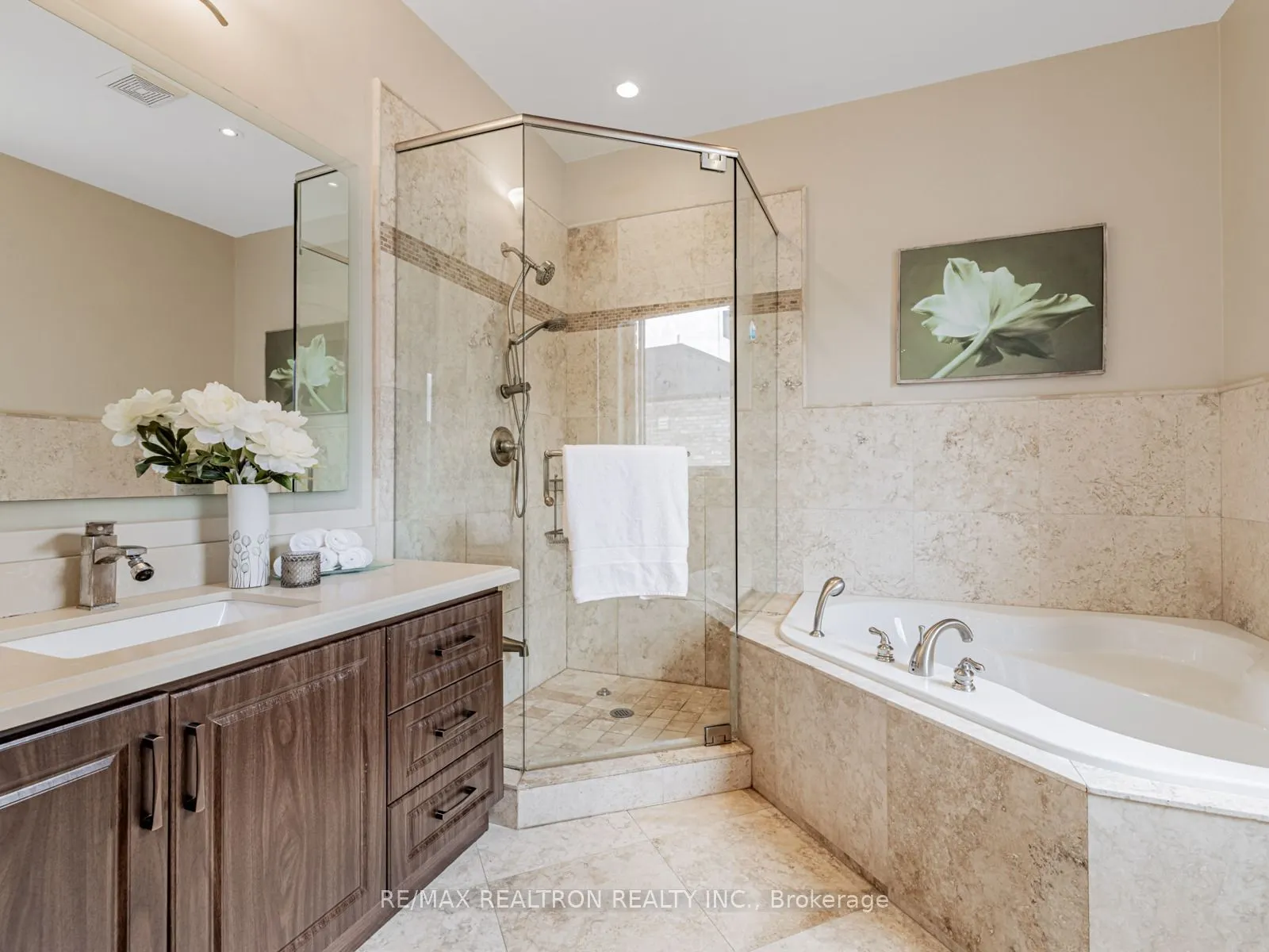 12 Orlon Crescent