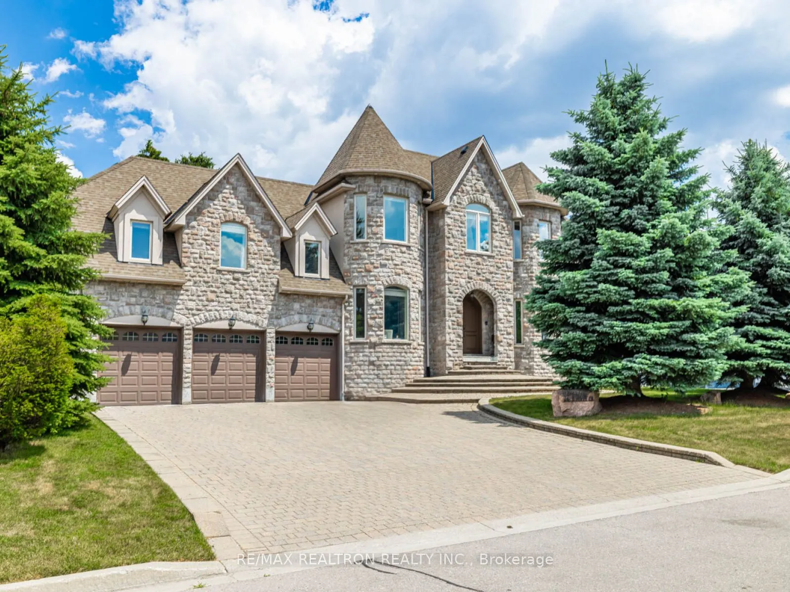 12 Orlon Crescent