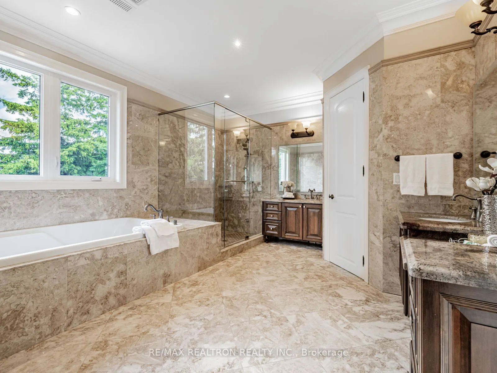 12 Orlon Crescent