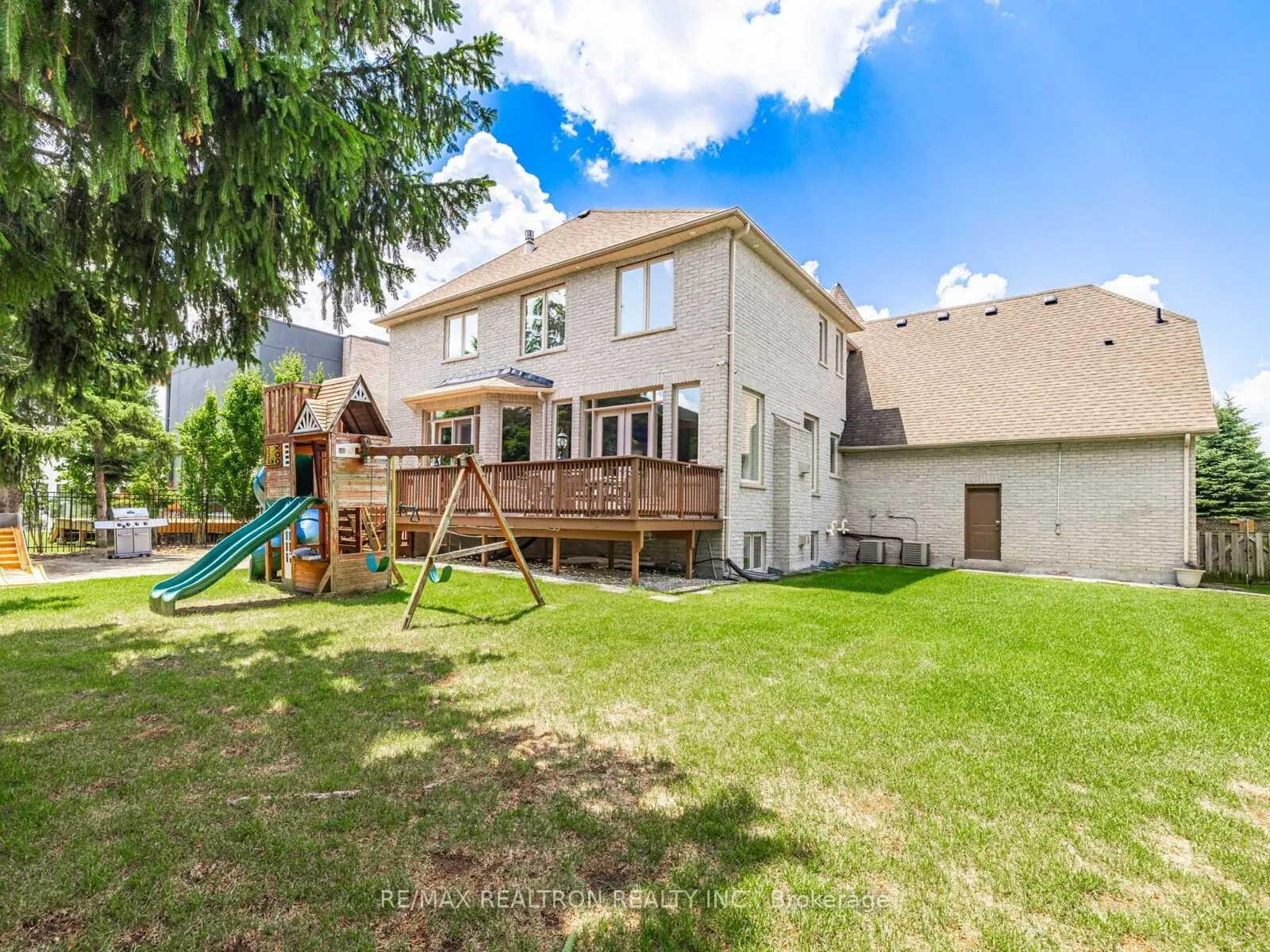 12 Orlon Crescent