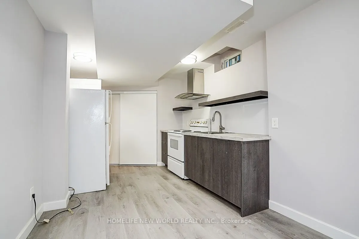 76 Bulmer Crescent