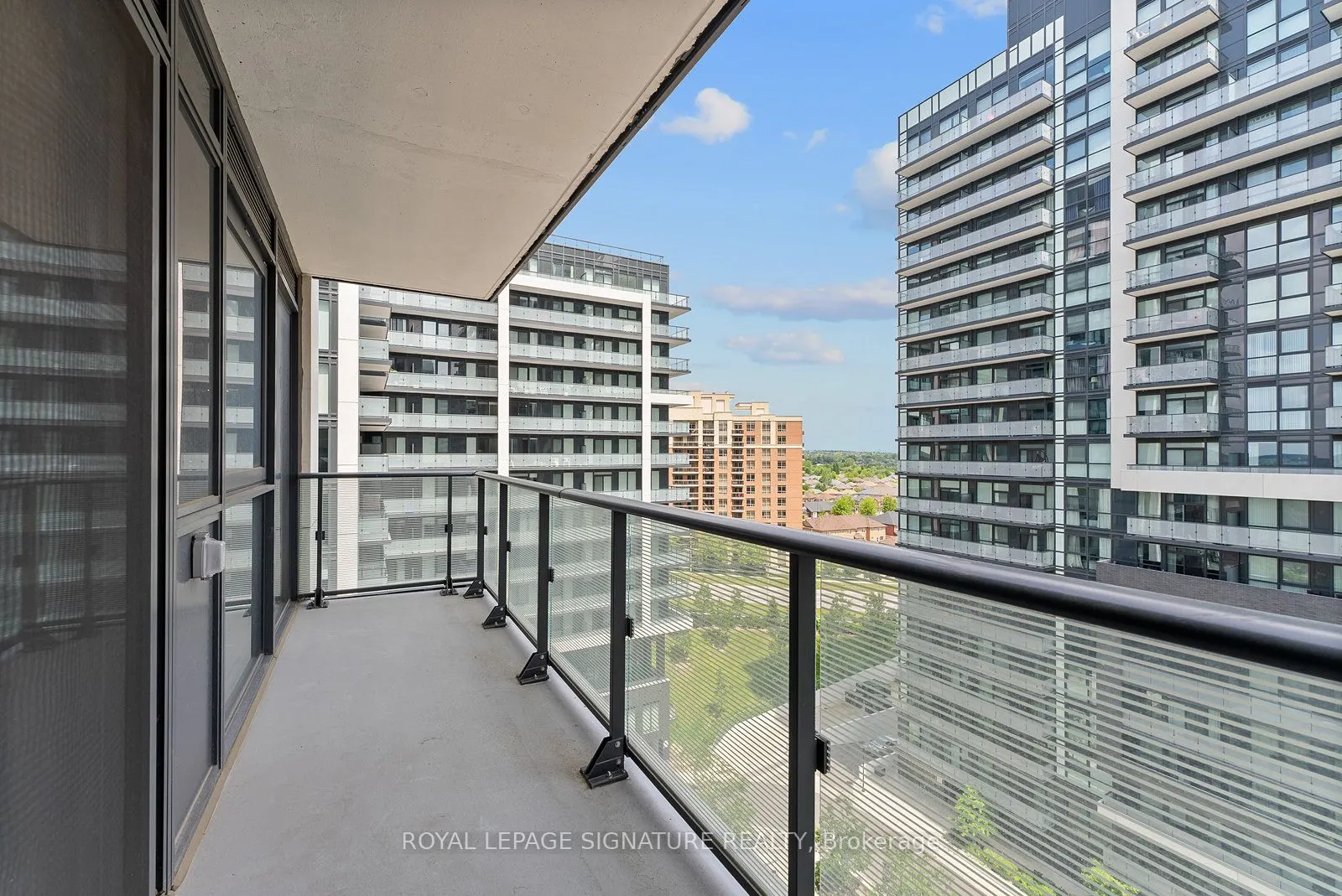 95 Oneida Crescent, #1004