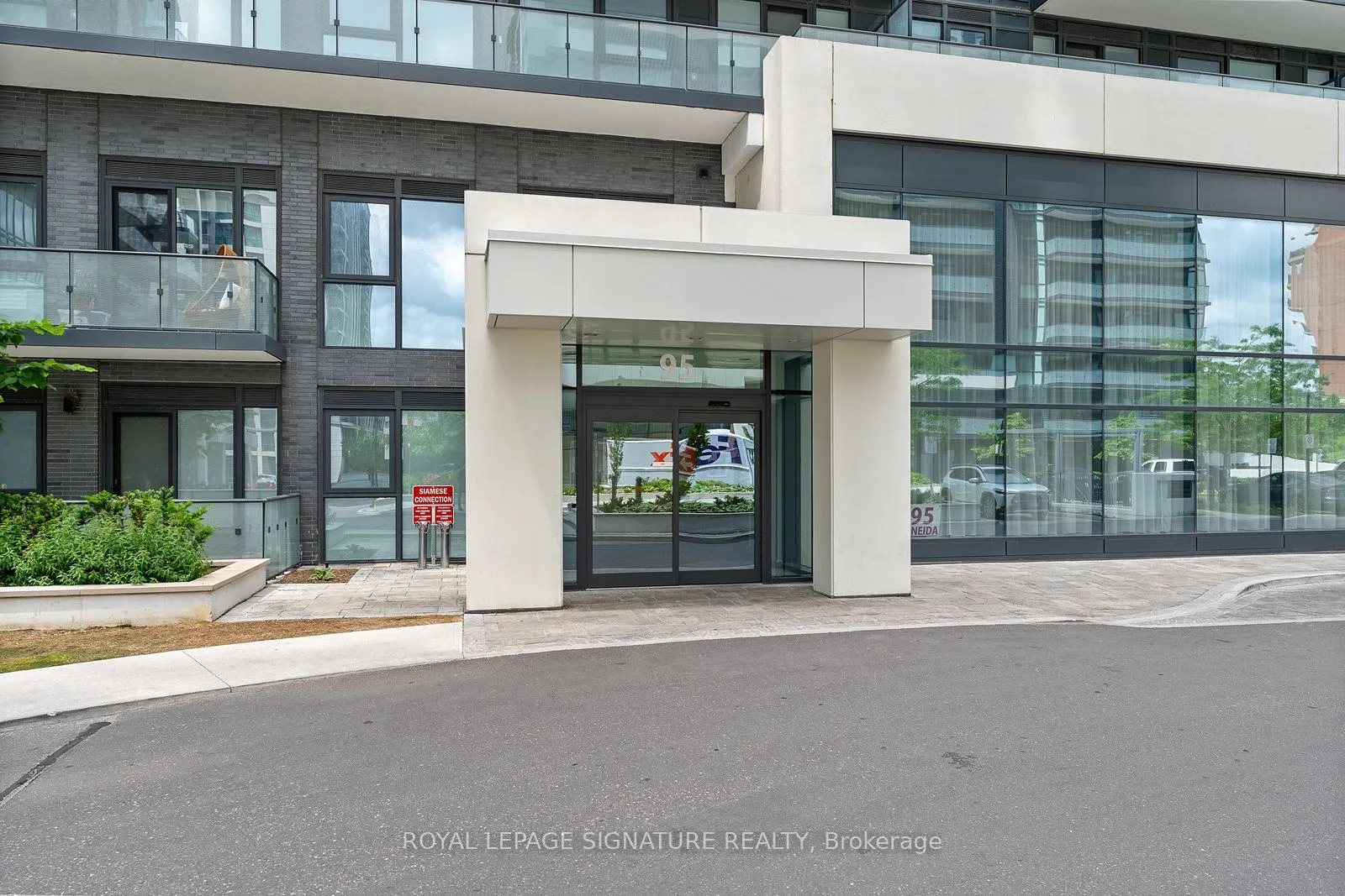 95 Oneida Crescent, #1004