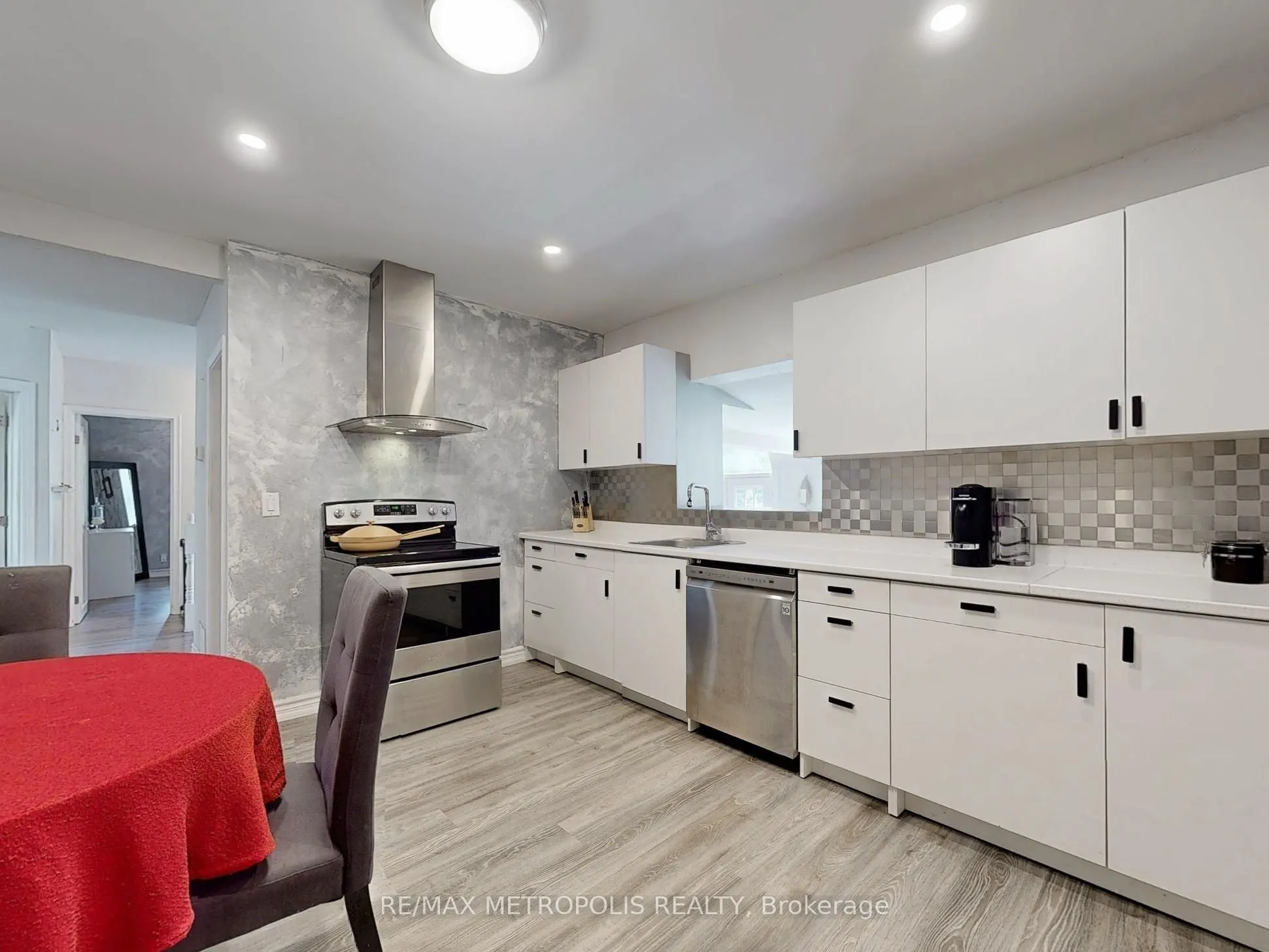 1000 ELGIN Street