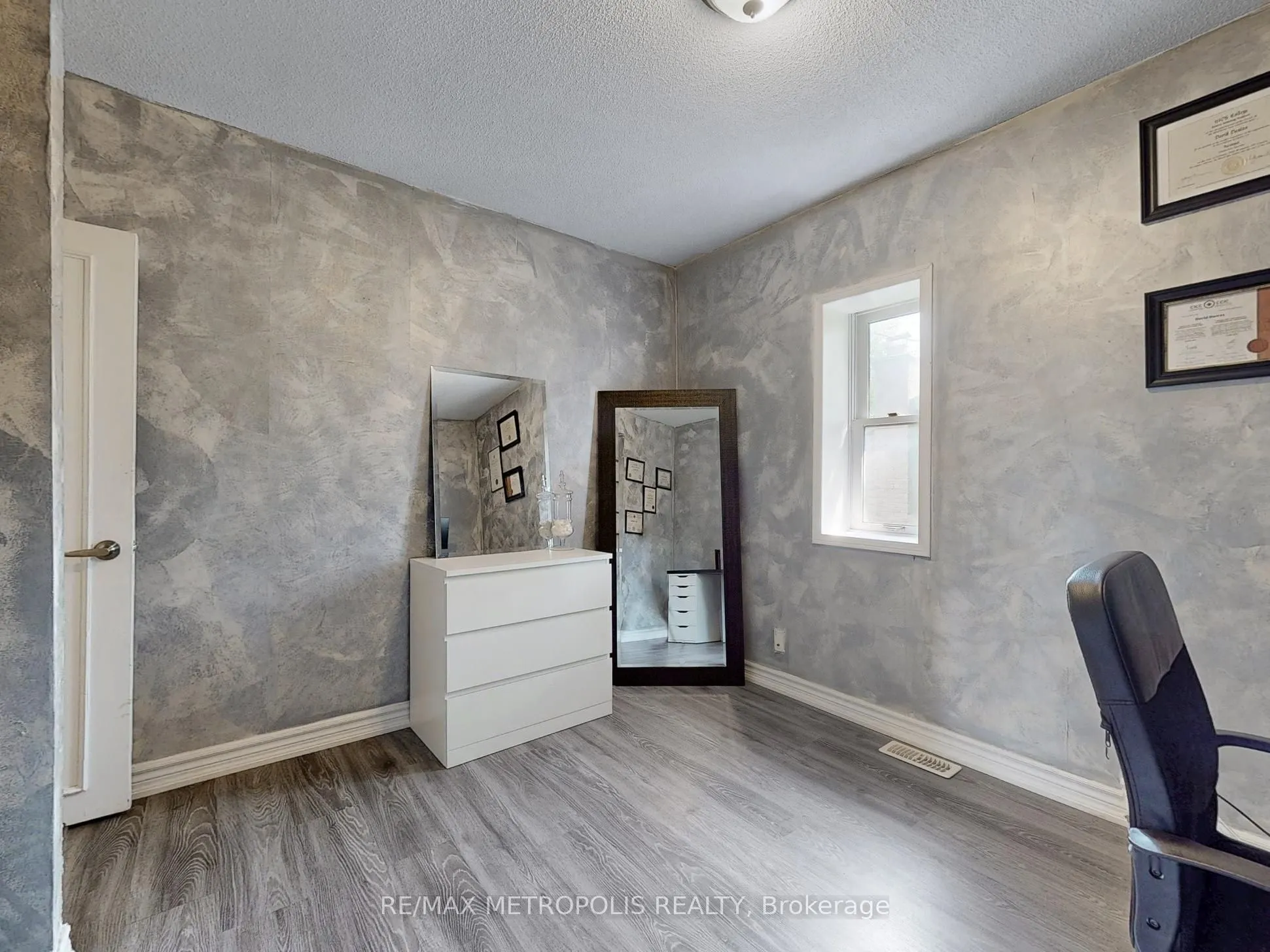 1000 ELGIN Street
