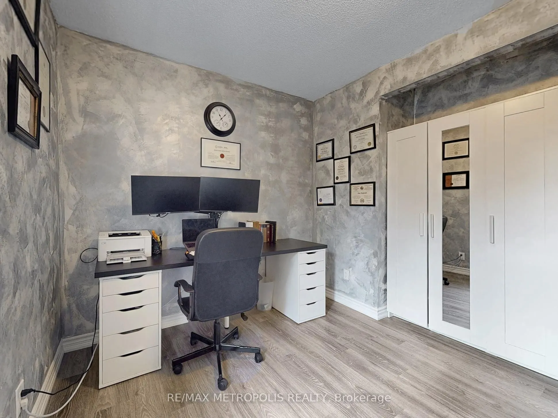 1000 ELGIN Street
