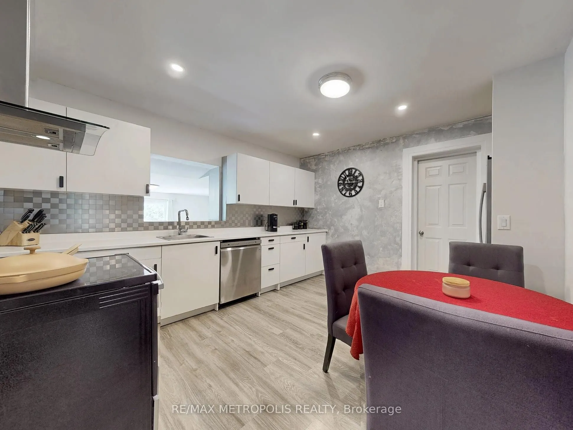 1000 ELGIN Street