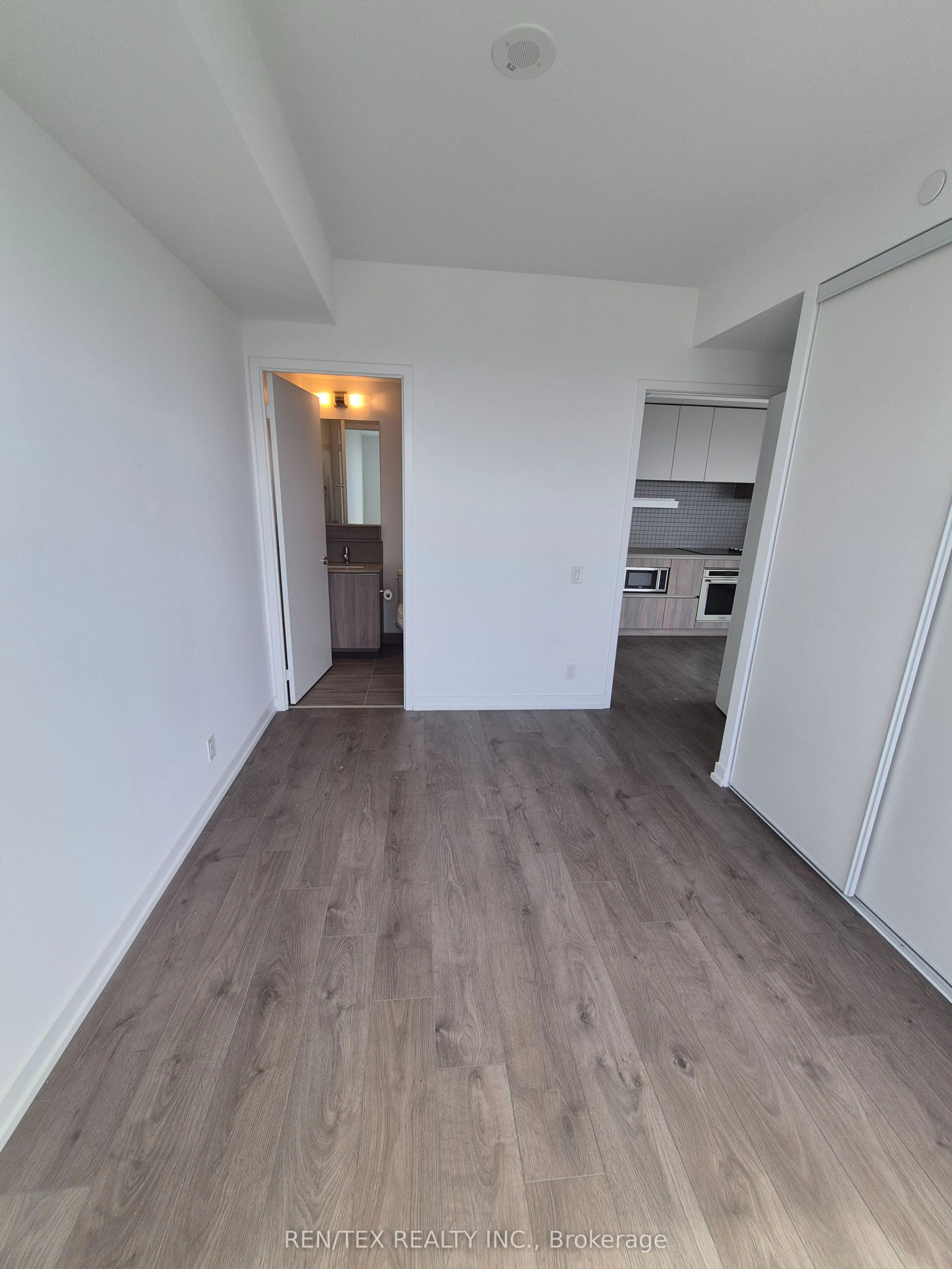 950 Portage Parkway, #5806