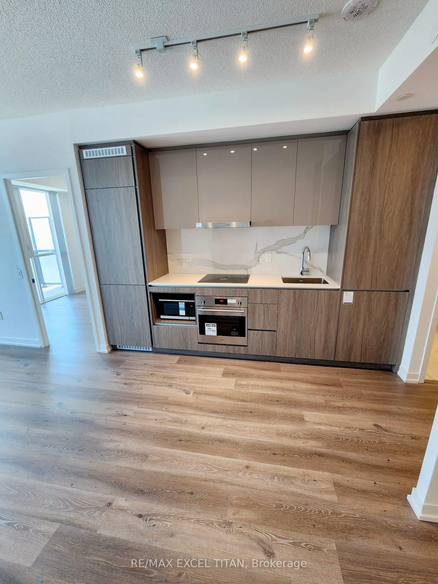 28 Interchange Way, #2006
