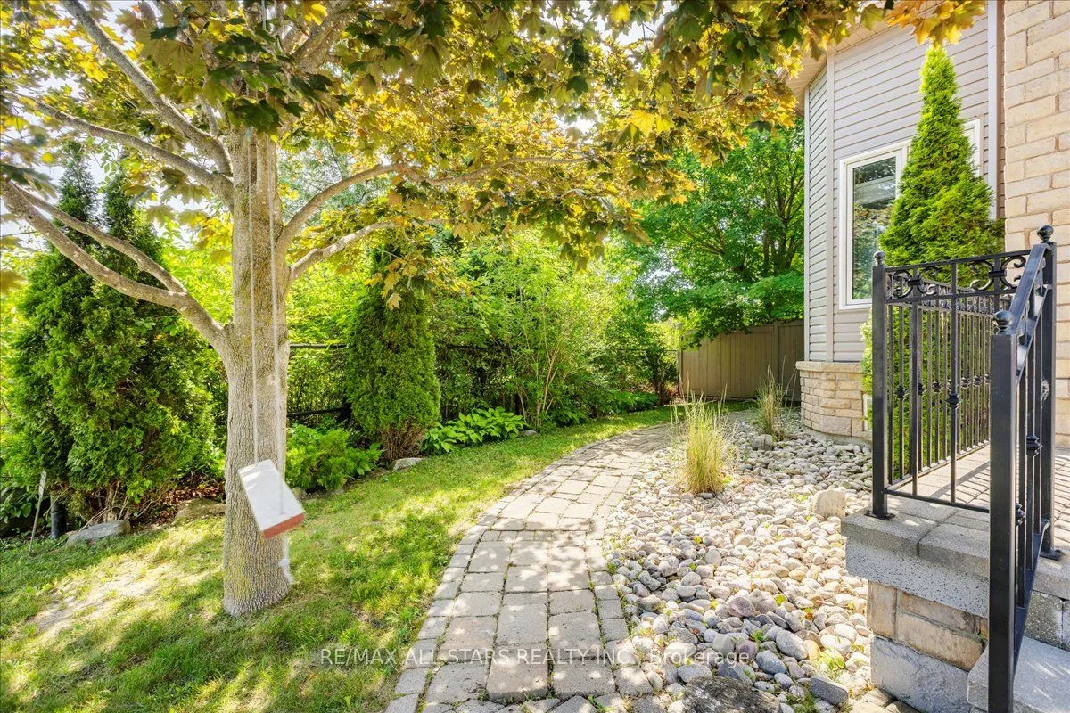 98 Bayview Avenue