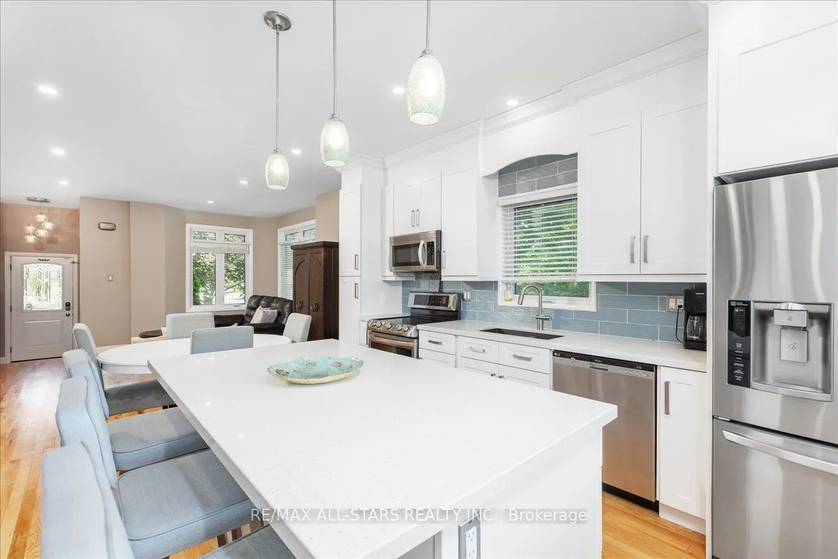 98 Bayview Avenue