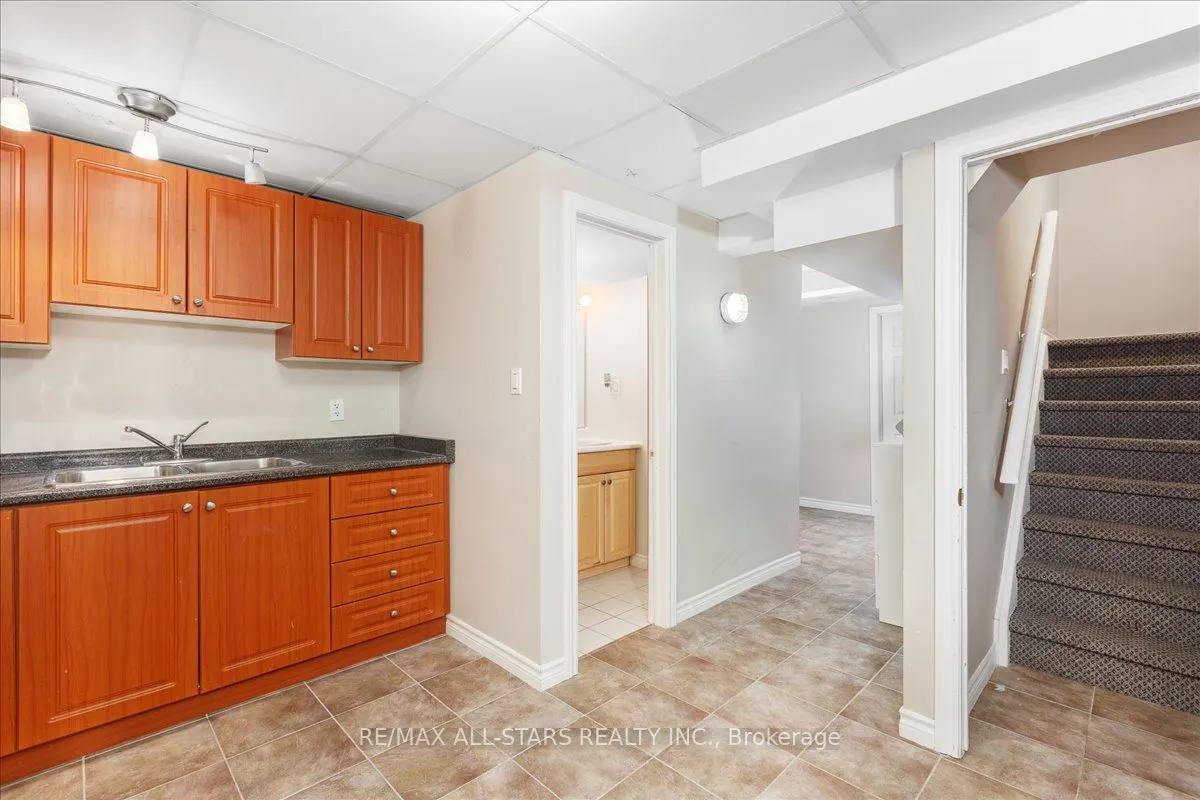 98 Bayview Avenue