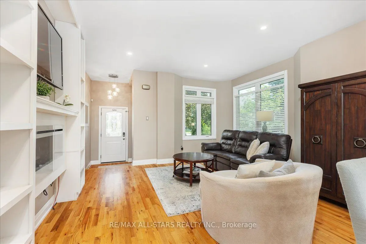 98 Bayview Avenue