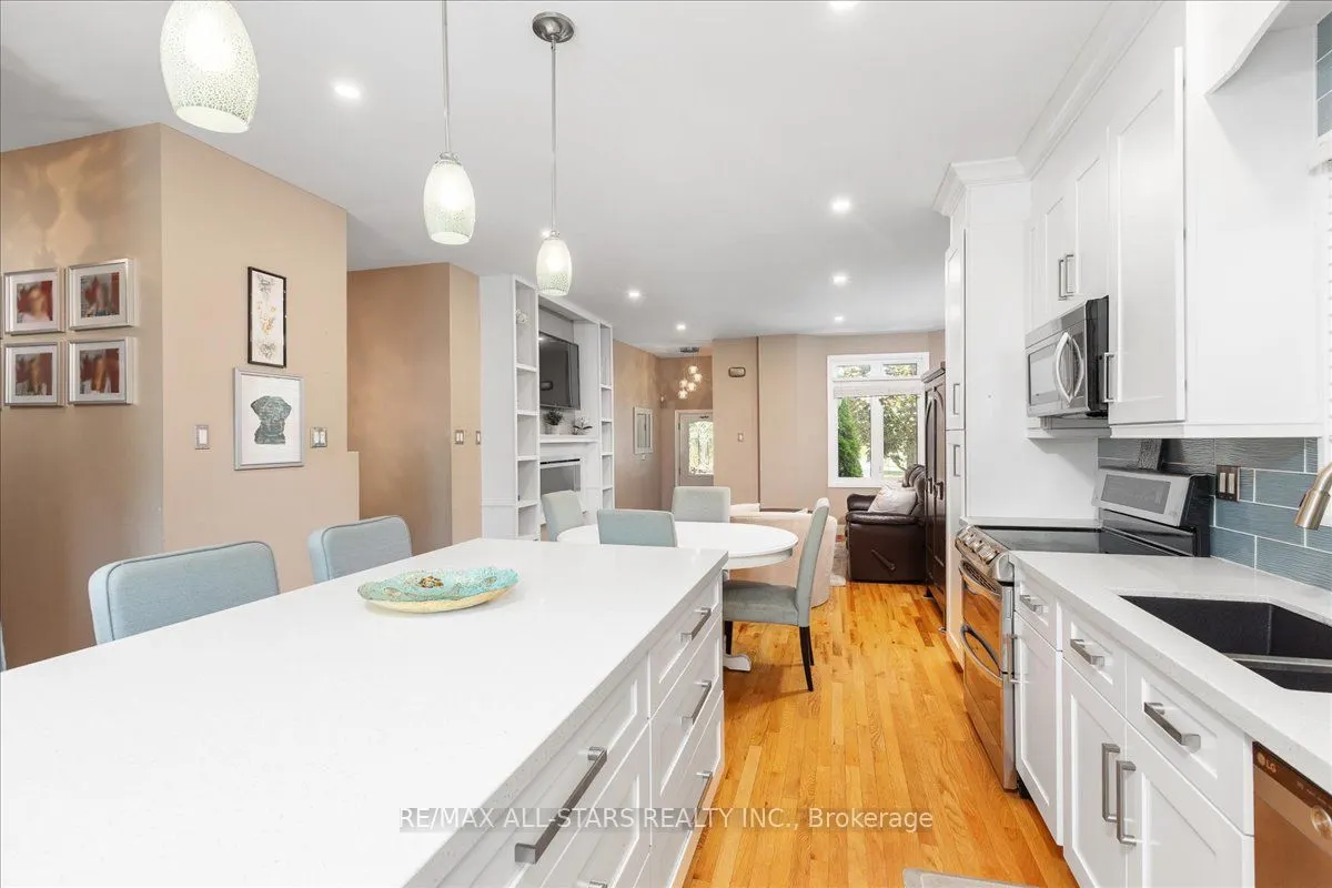 98 Bayview Avenue