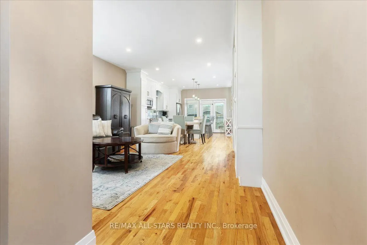 98 Bayview Avenue