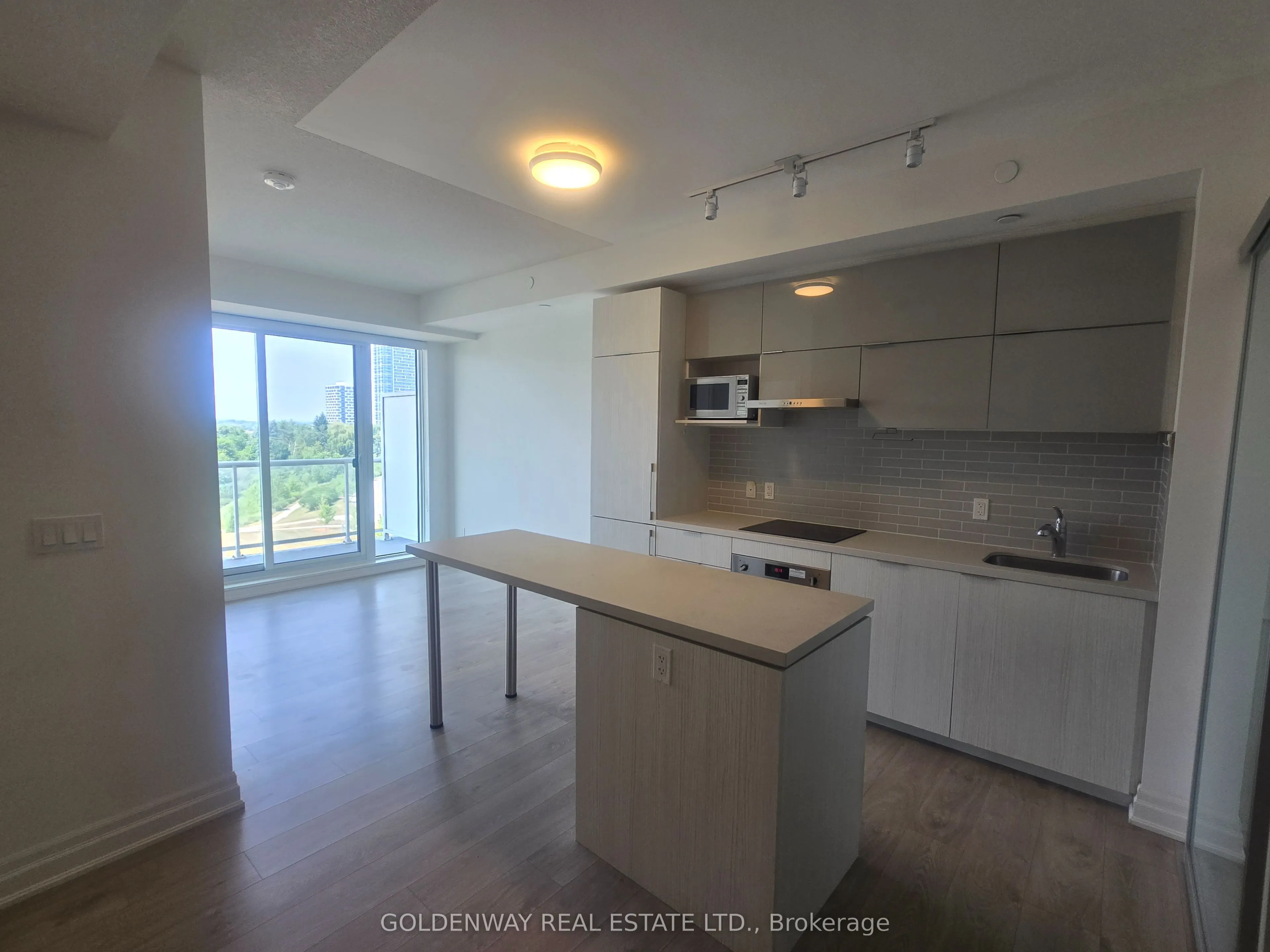 18 Rouge Valley Drive W, #501C