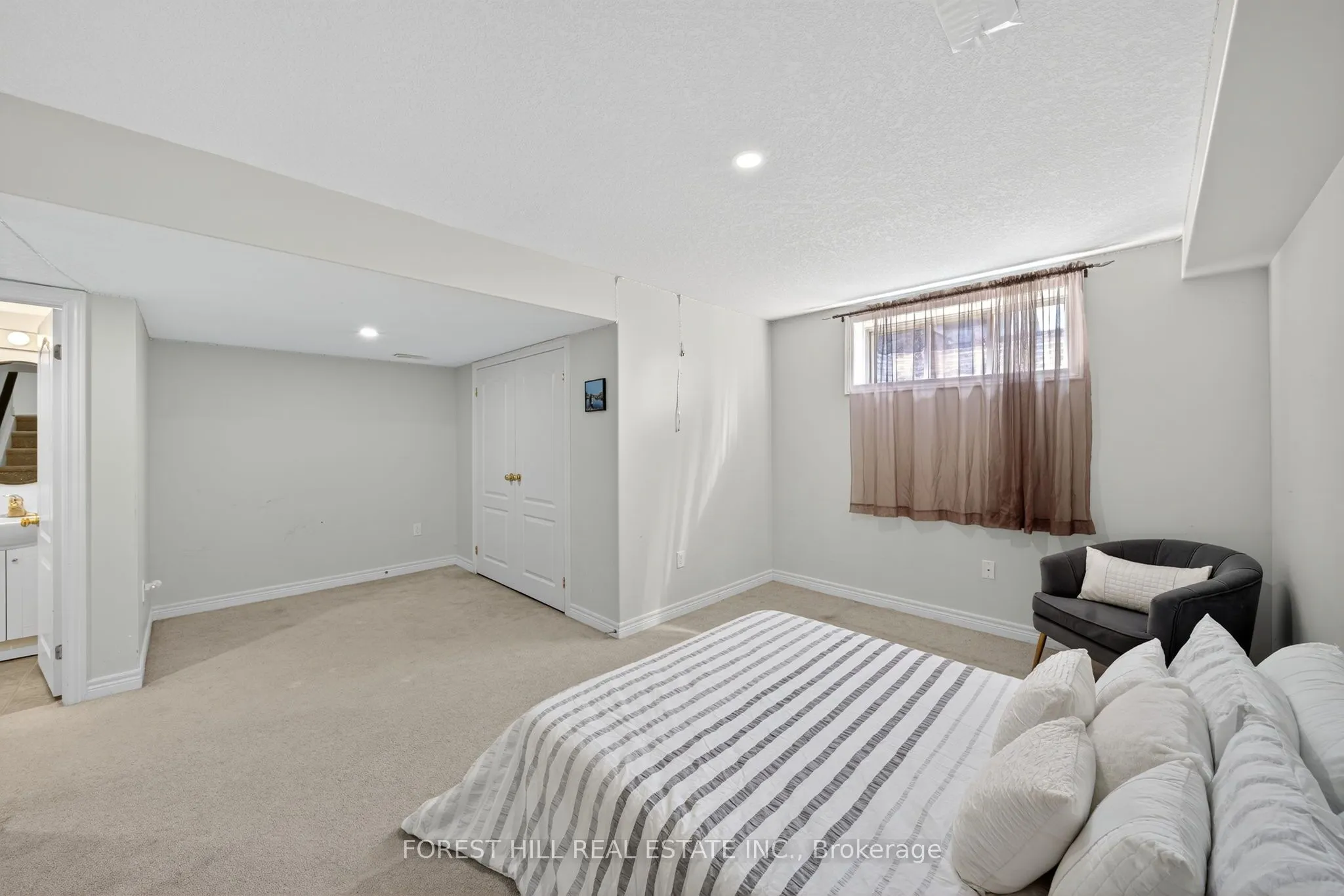 160 Banting Crescent