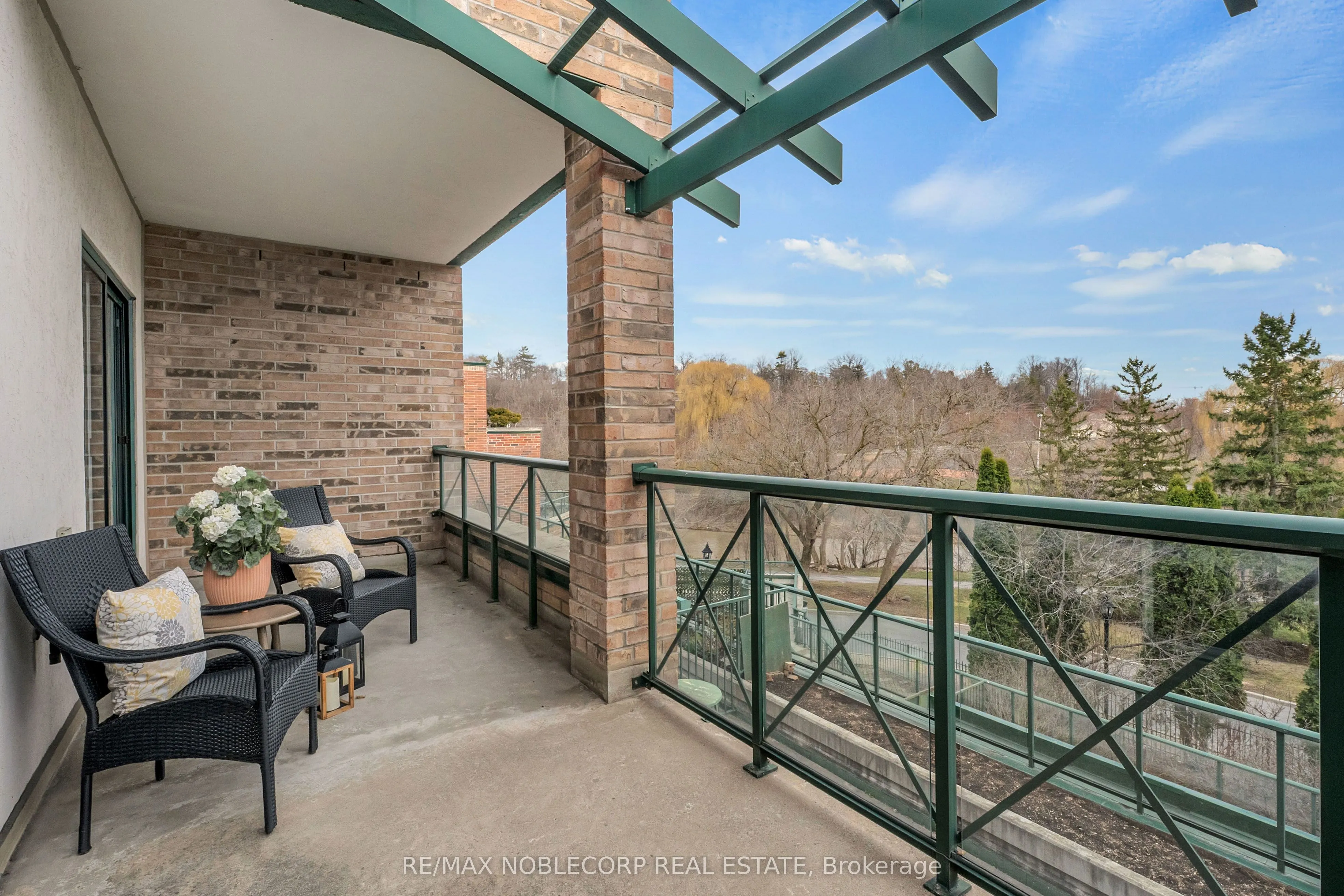 121 Woodbridge Avenue, #319