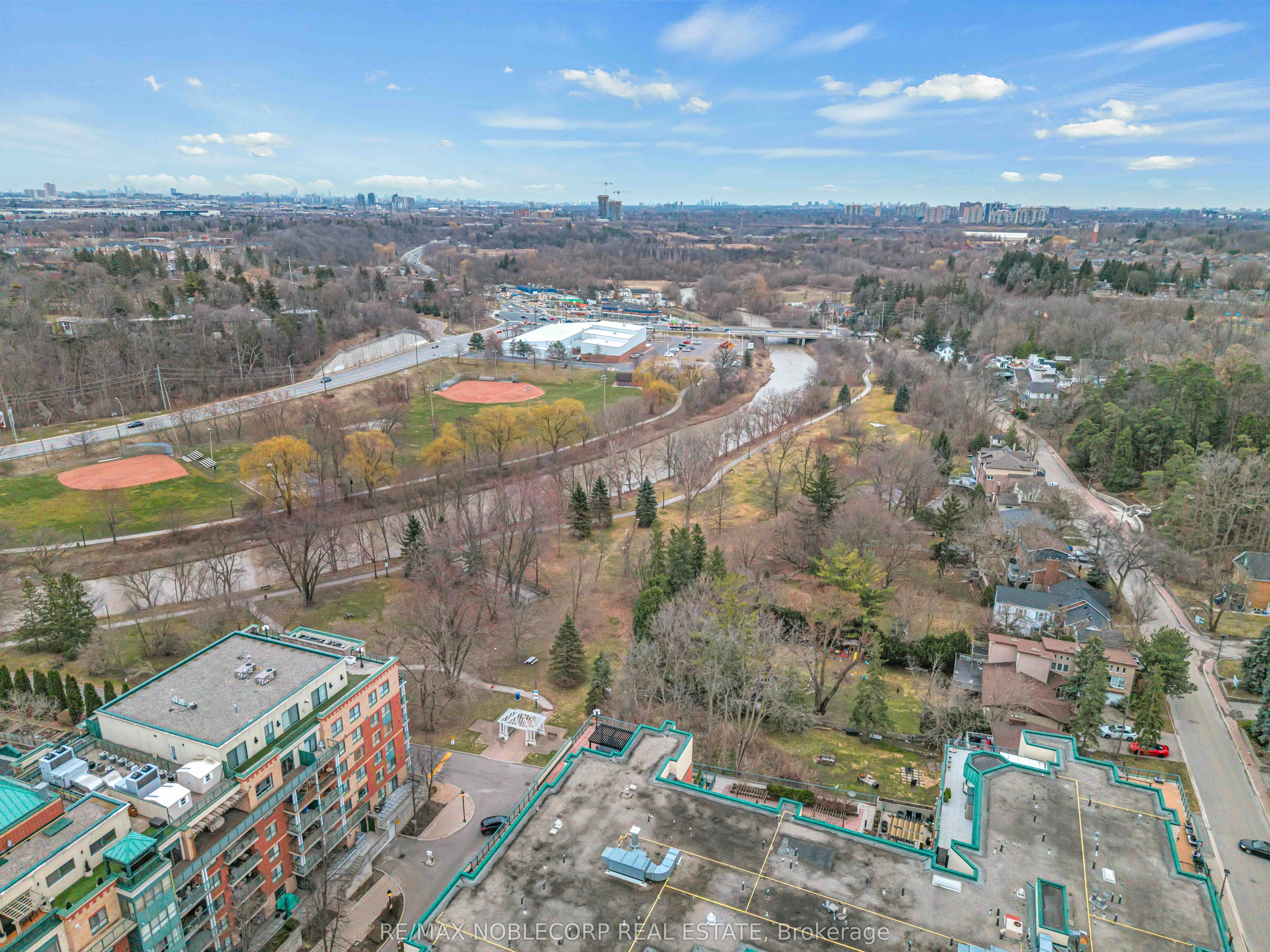 121 Woodbridge Avenue, #319