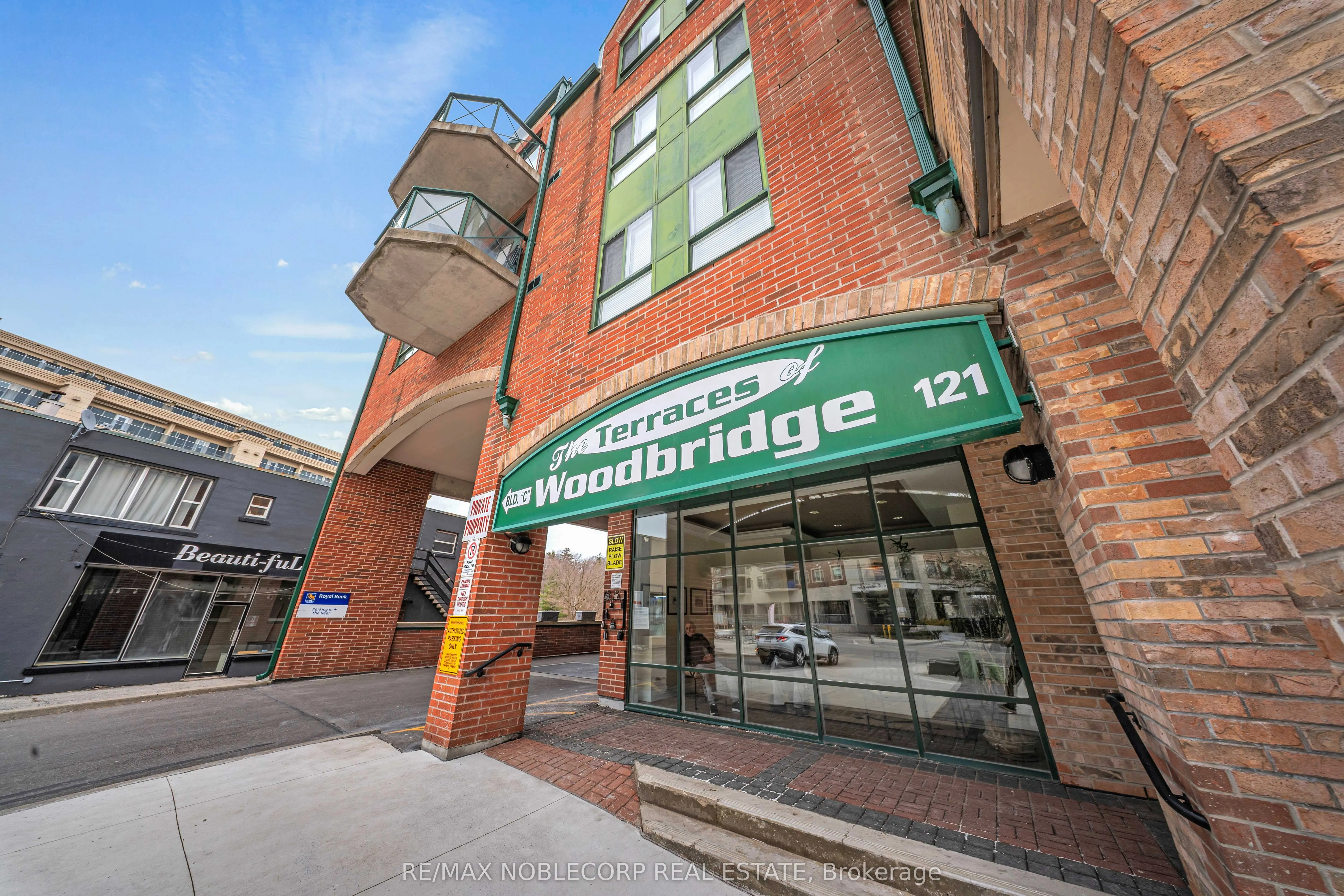 121 Woodbridge Avenue, #319