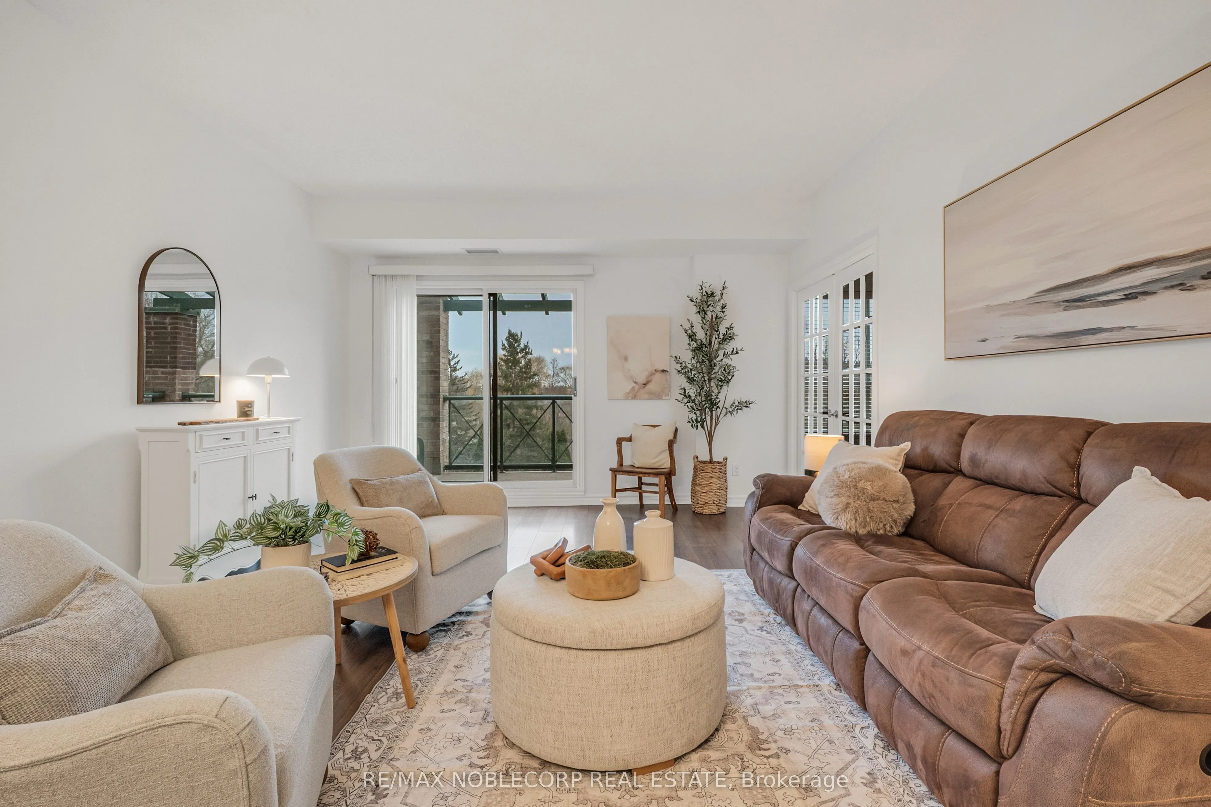 121 Woodbridge Avenue, #319