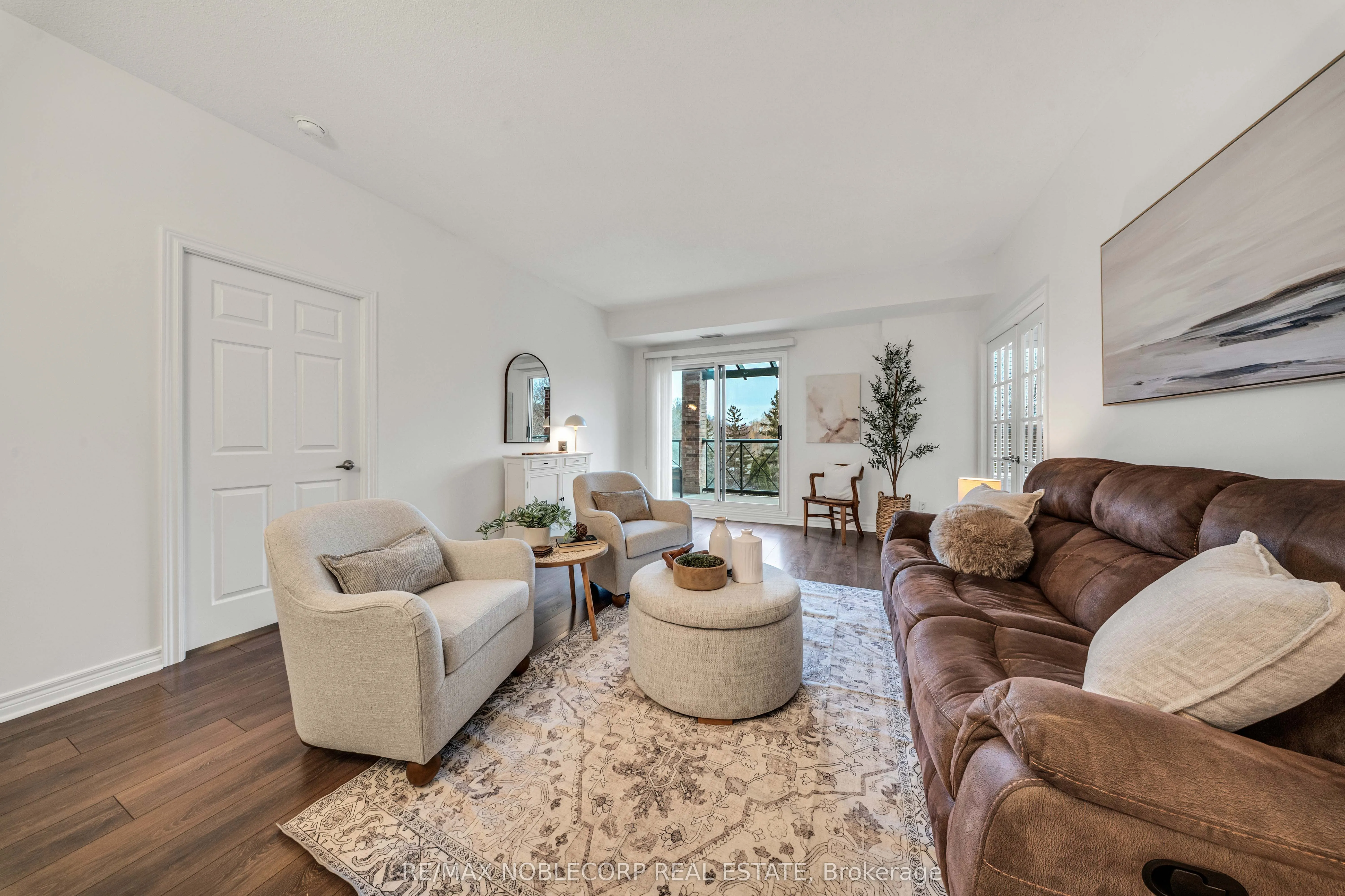 121 Woodbridge Avenue, #319