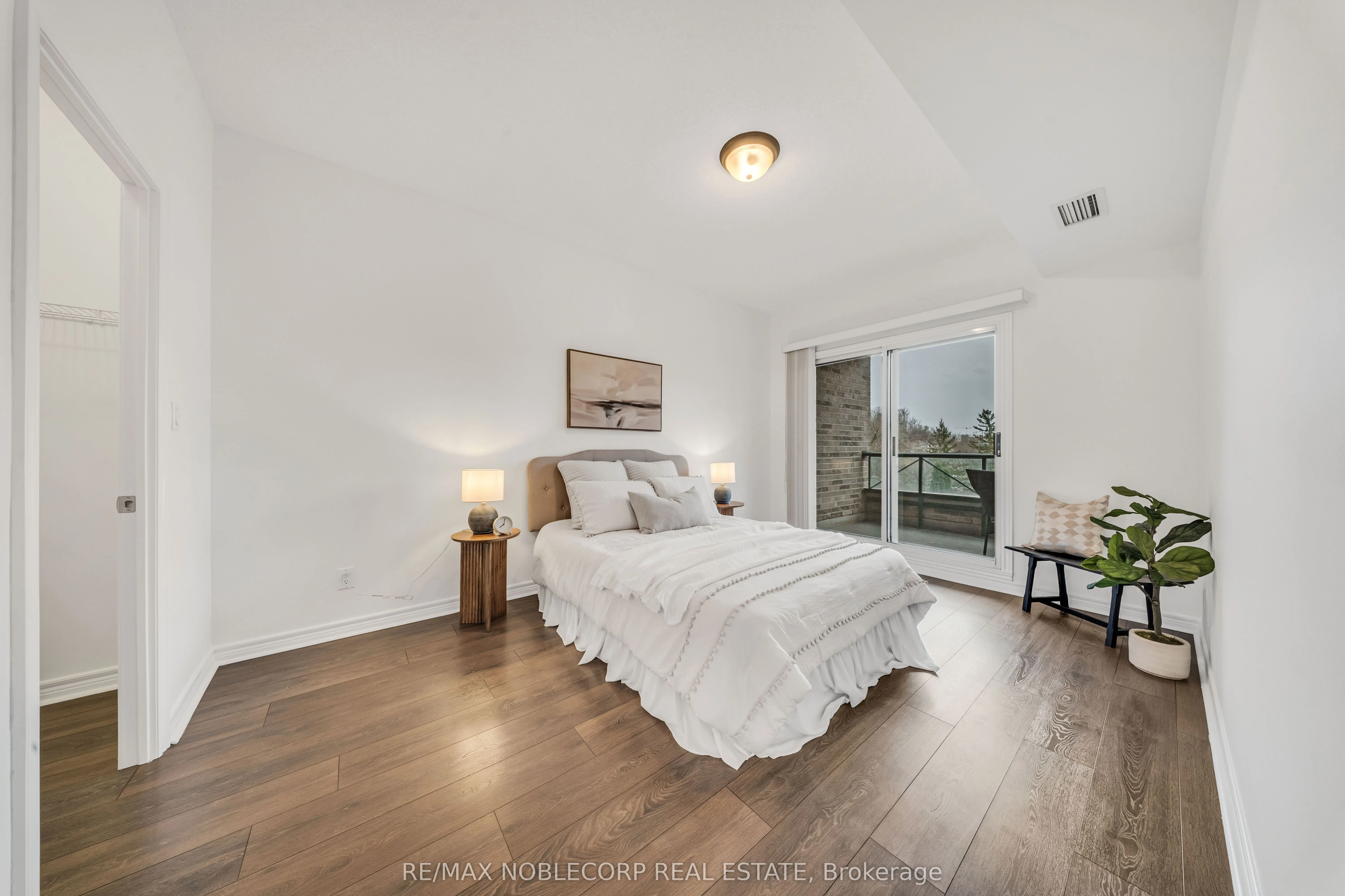 121 Woodbridge Avenue, #319