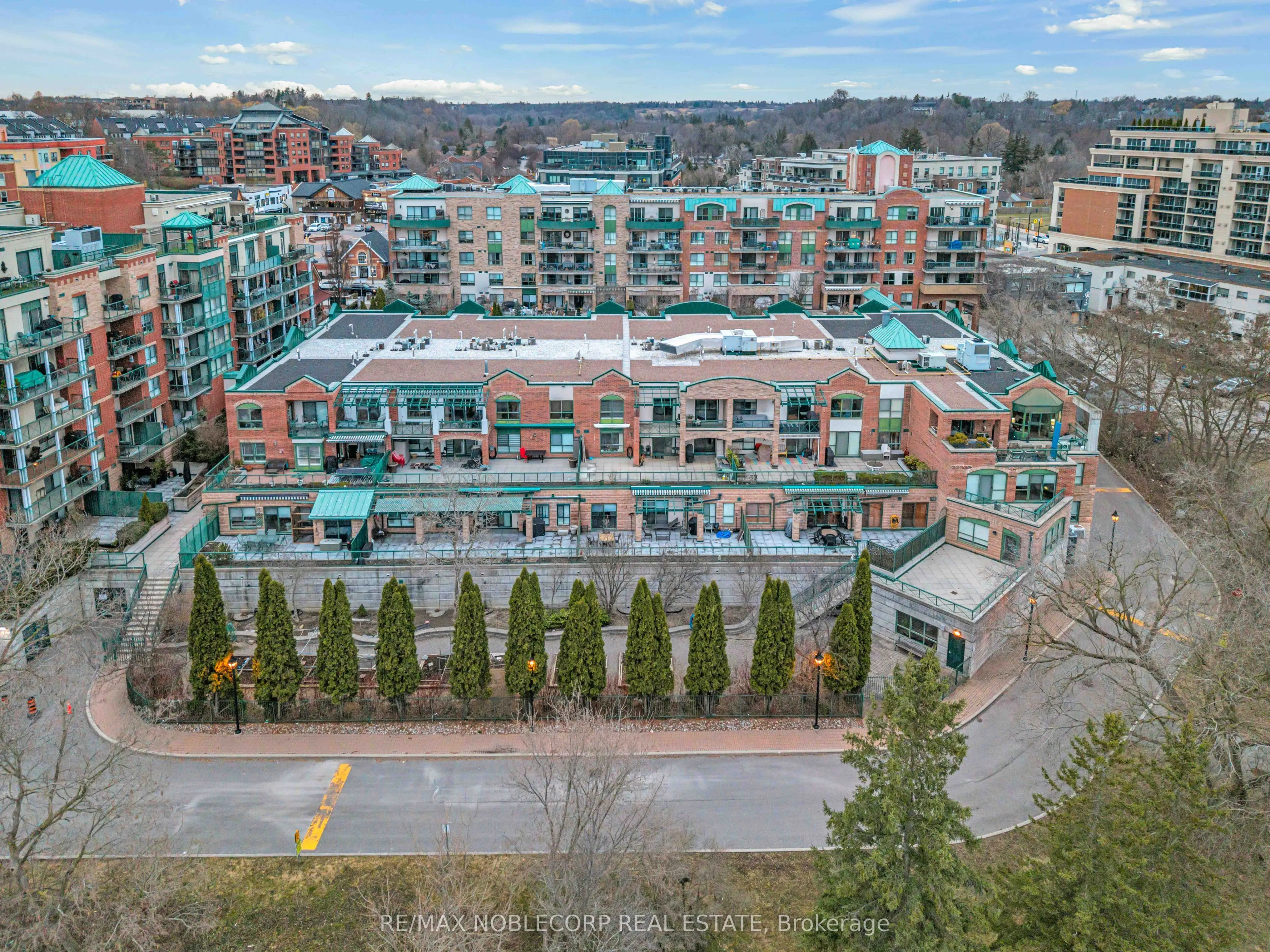121 Woodbridge Avenue, #319