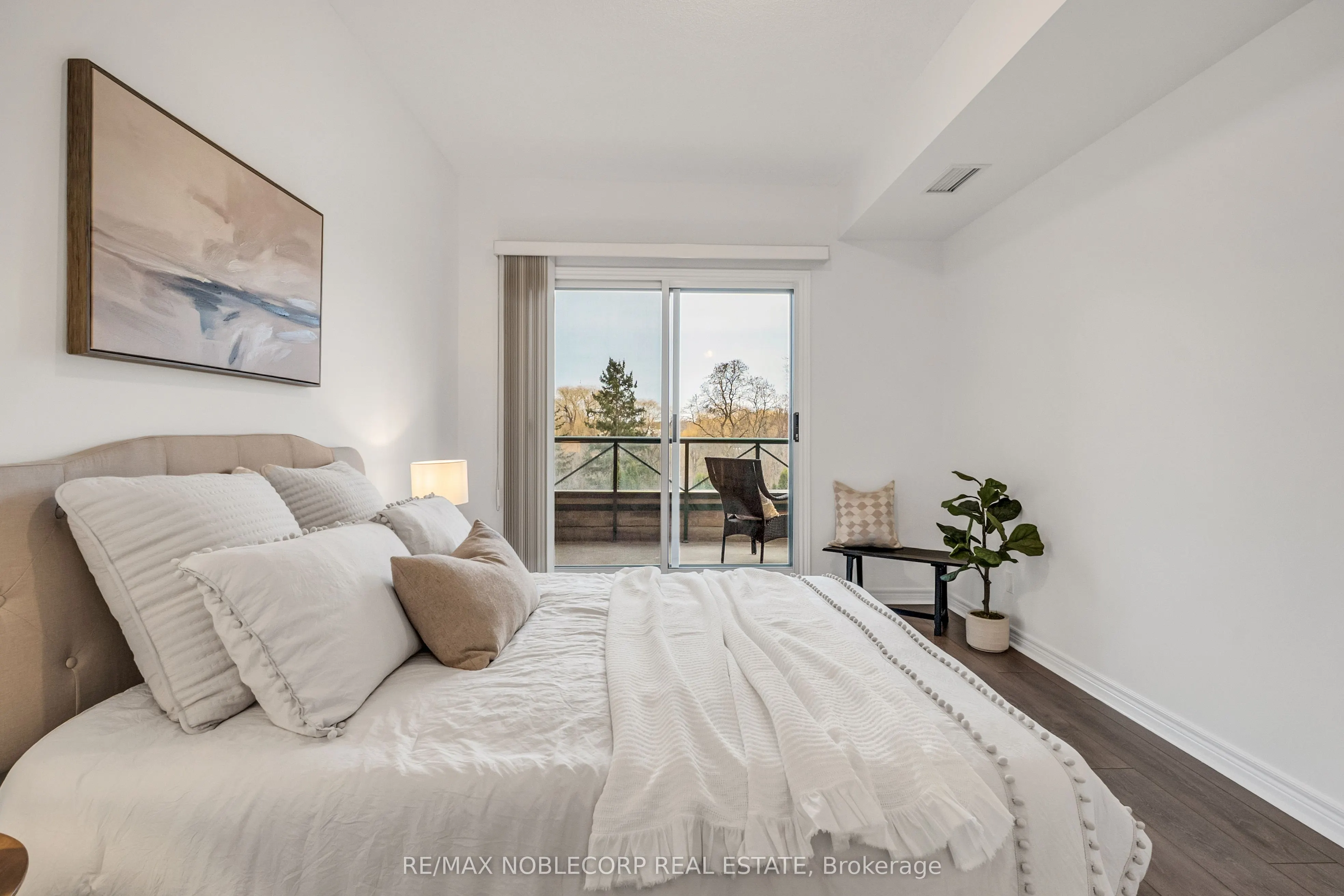121 Woodbridge Avenue, #319