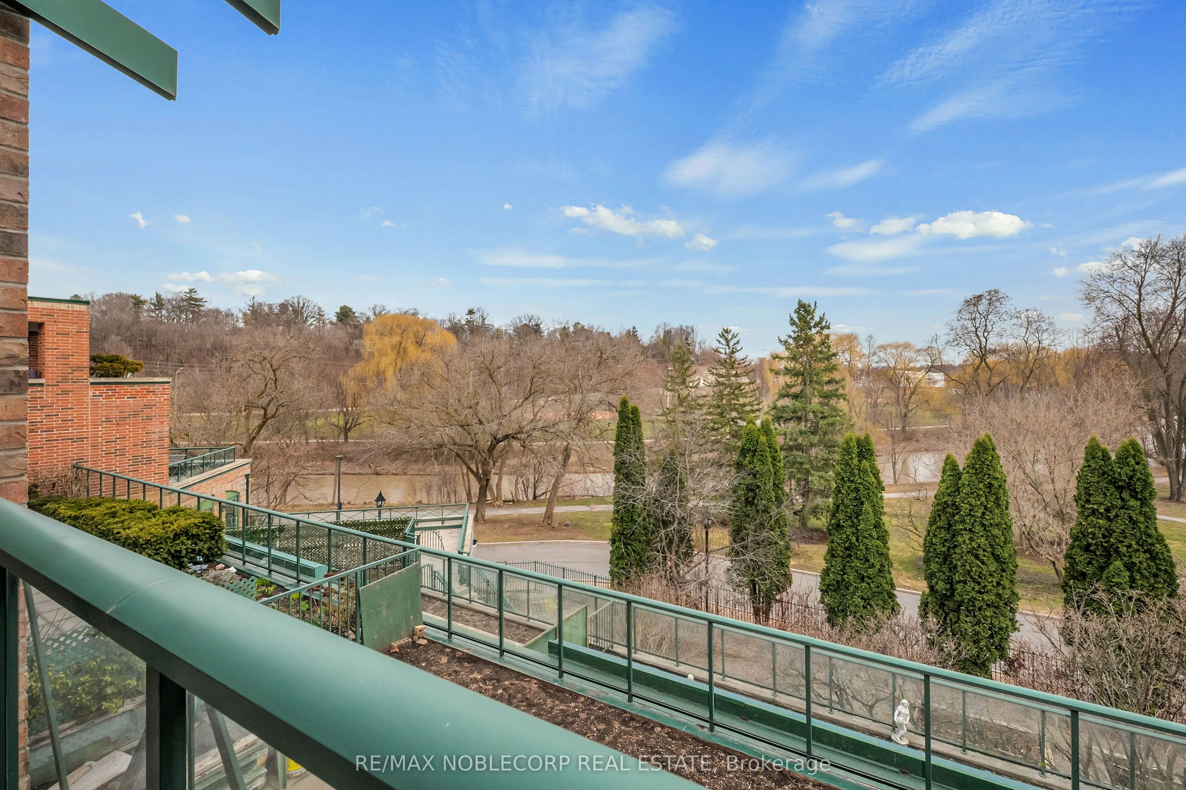 121 Woodbridge Avenue, #319