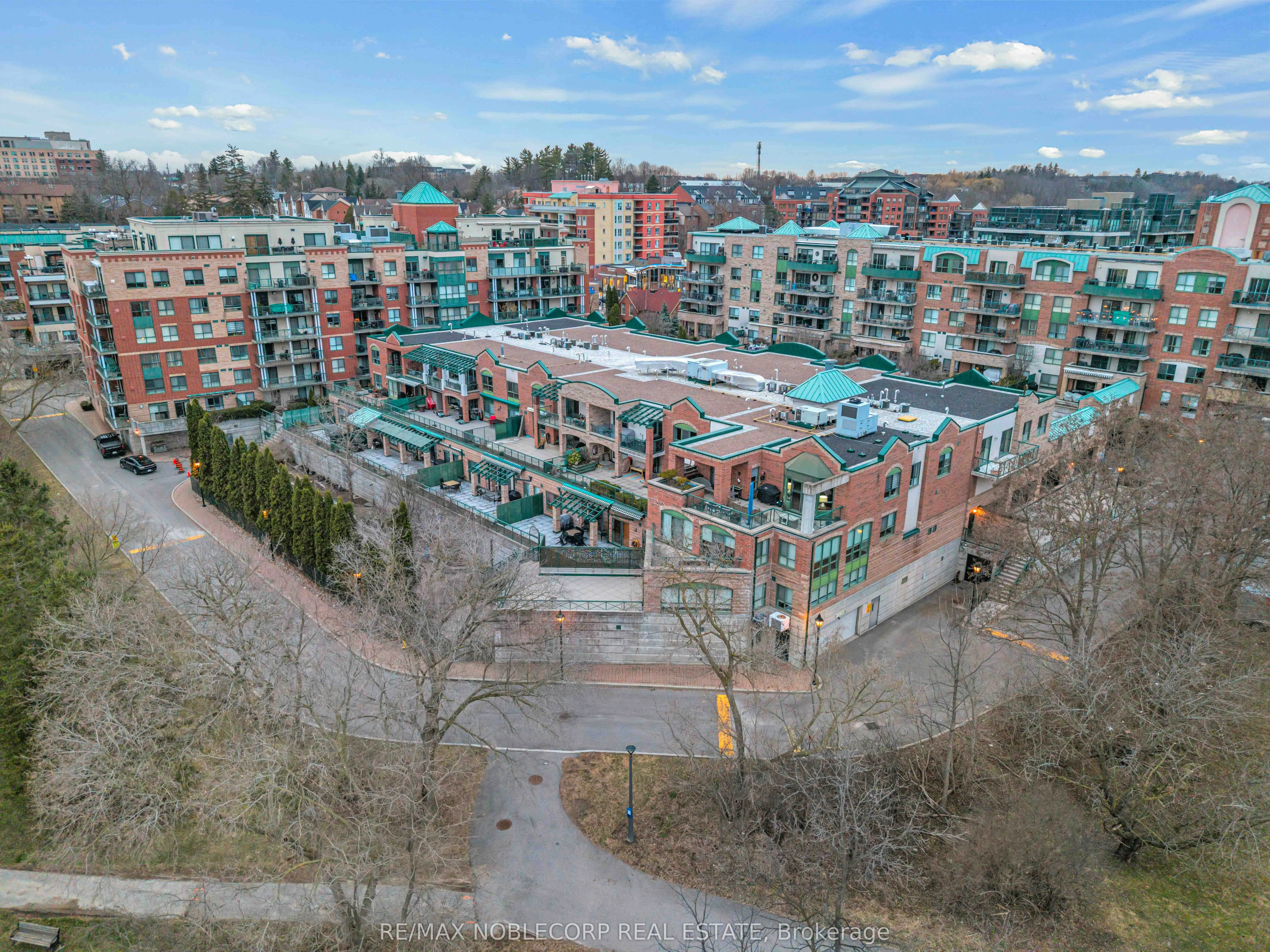 121 Woodbridge Avenue, #319