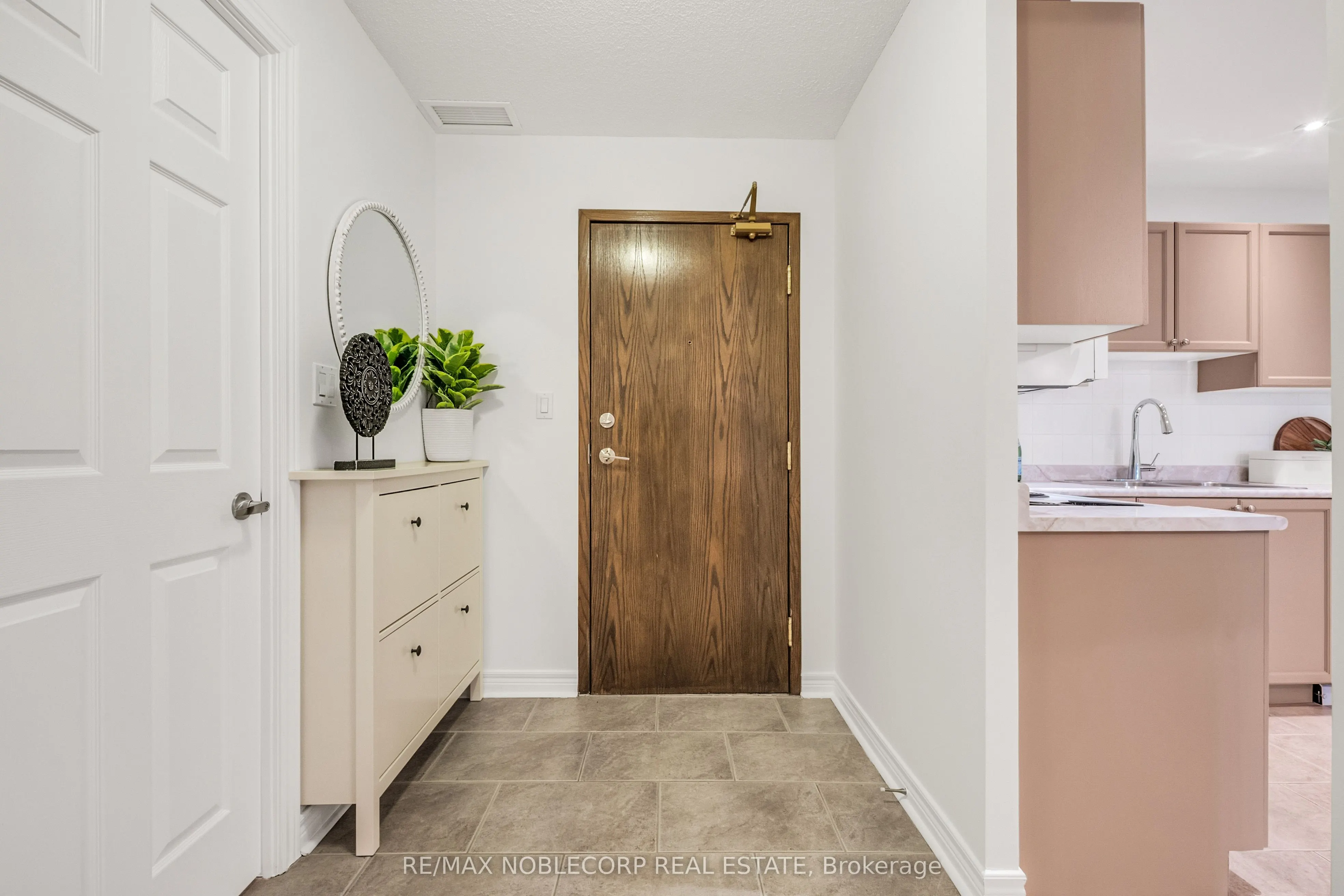121 Woodbridge Avenue, #319