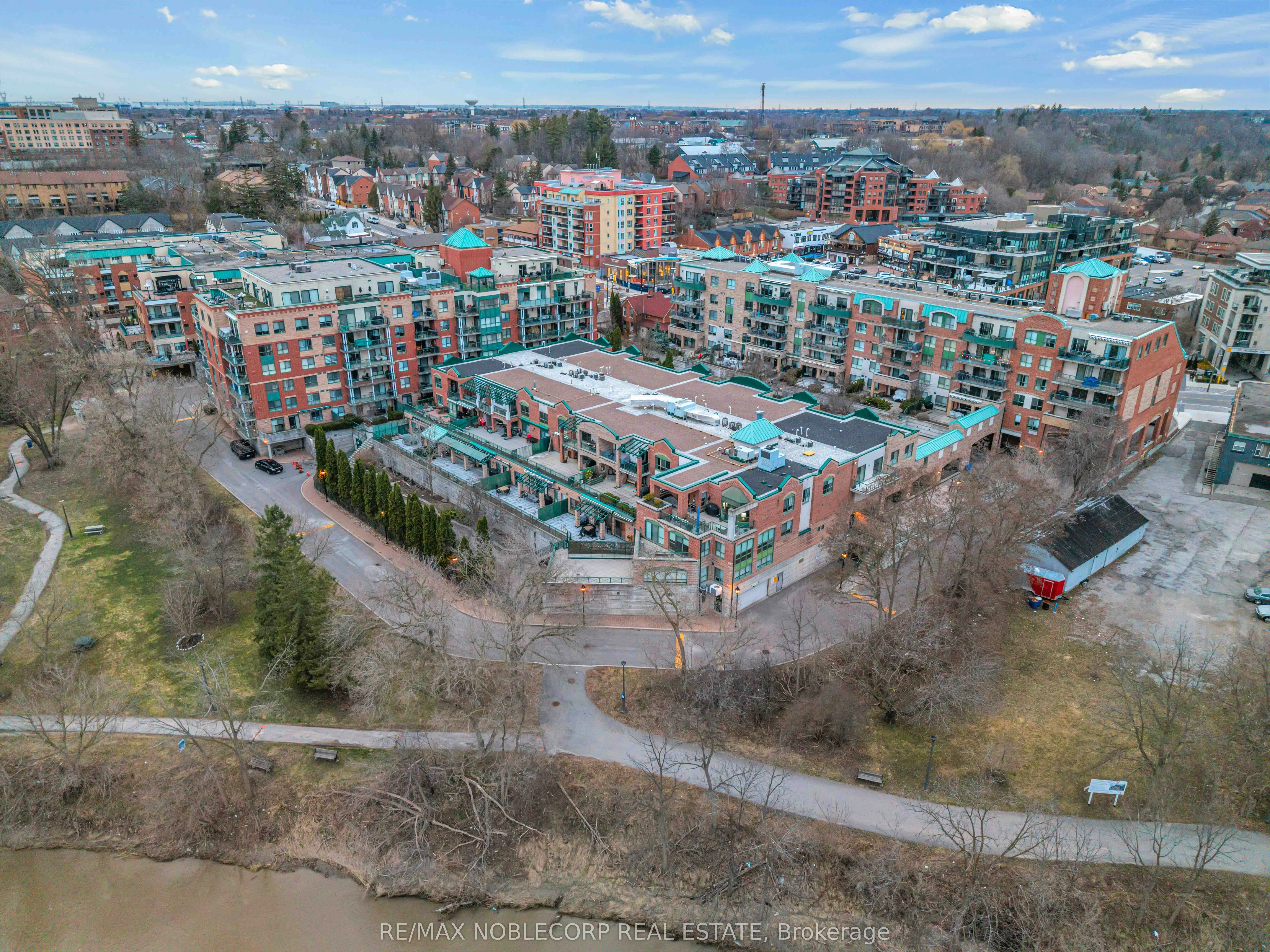 121 Woodbridge Avenue, #319