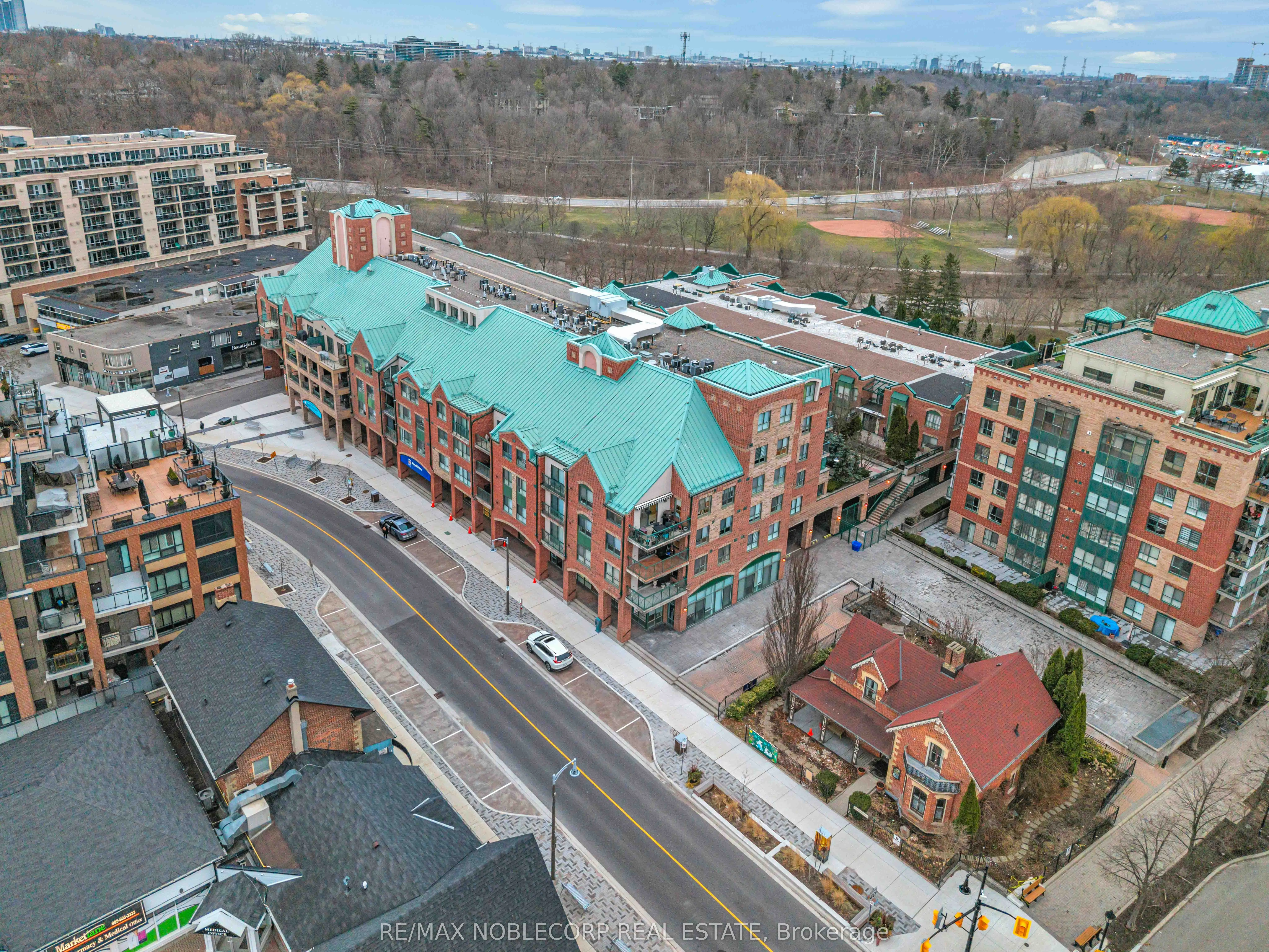 121 Woodbridge Avenue, #319