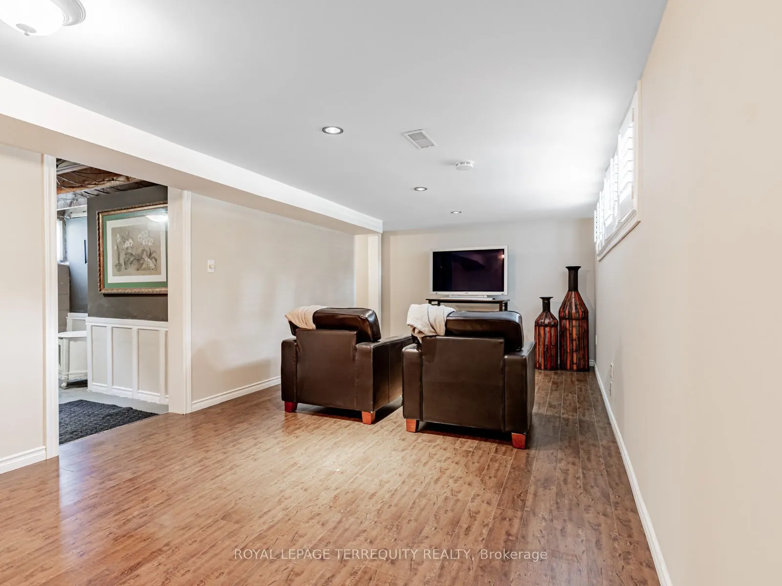 165 John Street W
