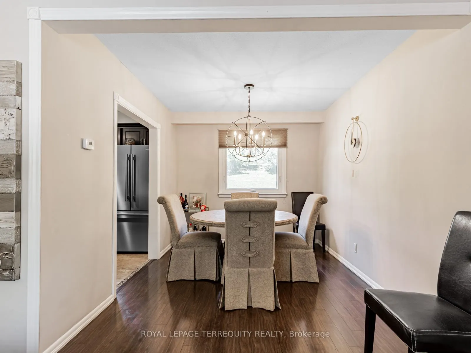 165 John Street W