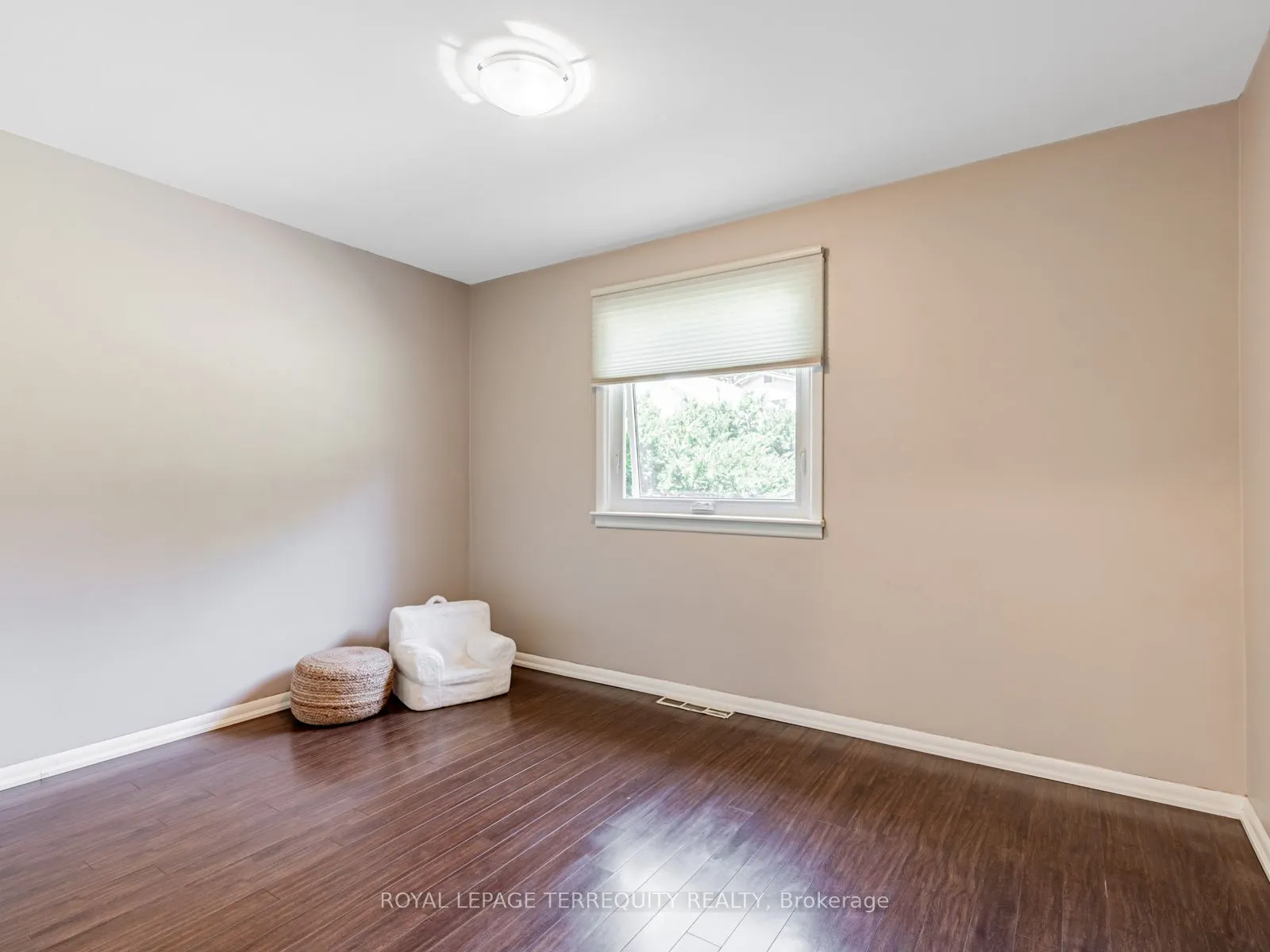 165 John Street W