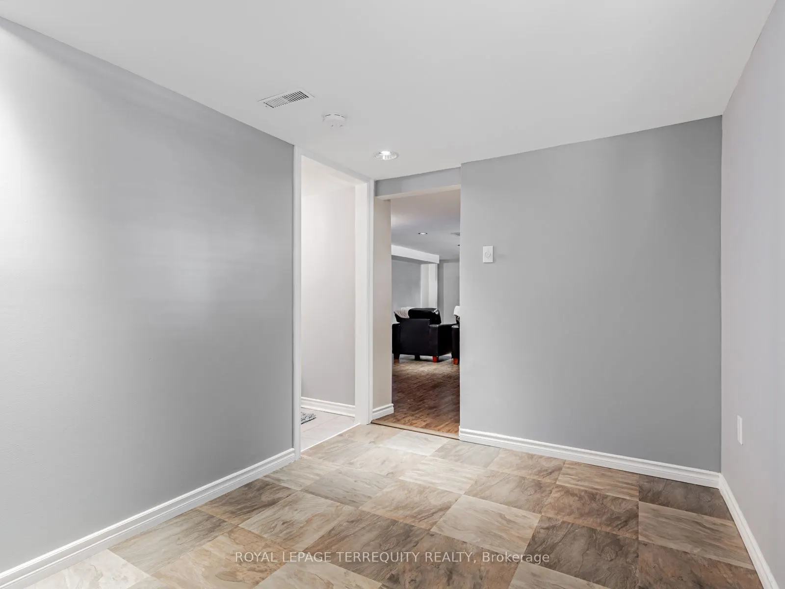 165 John Street W