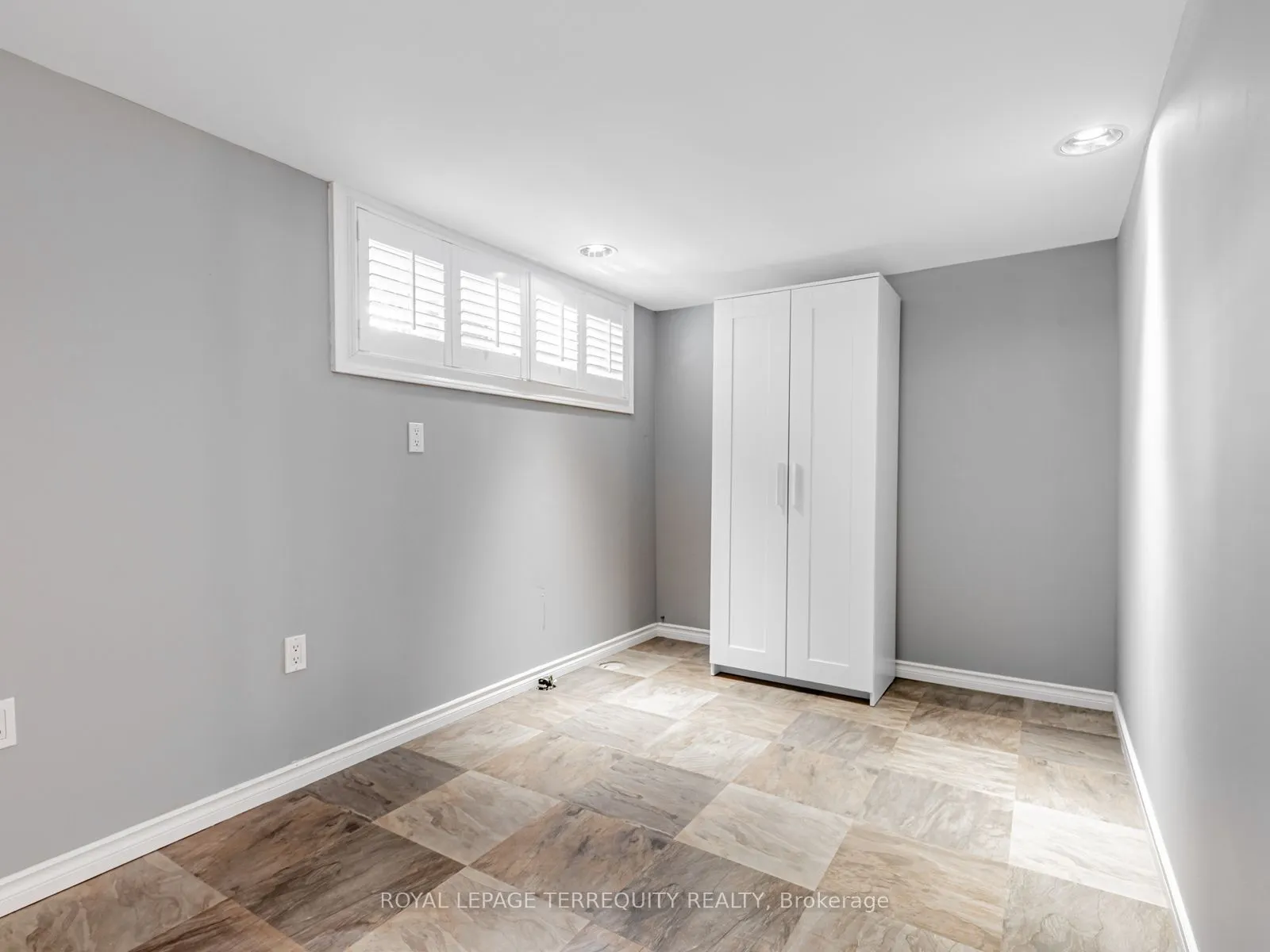 165 John Street W