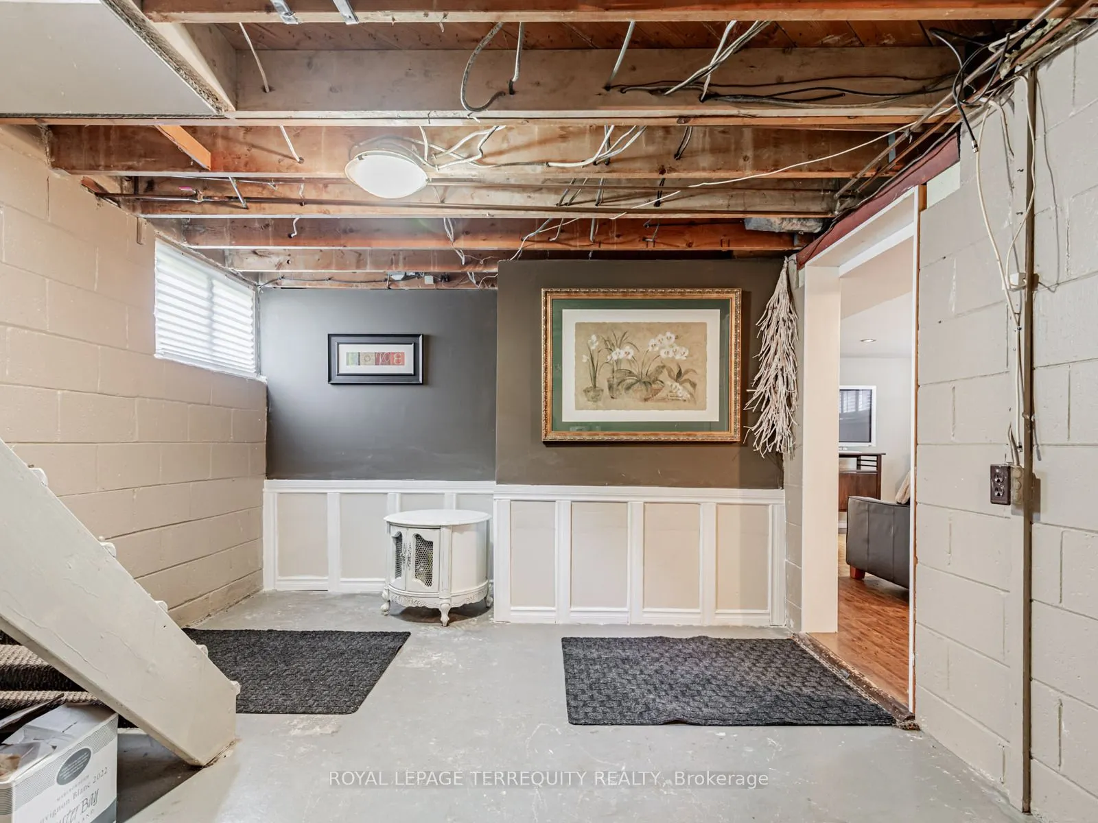 165 John Street W