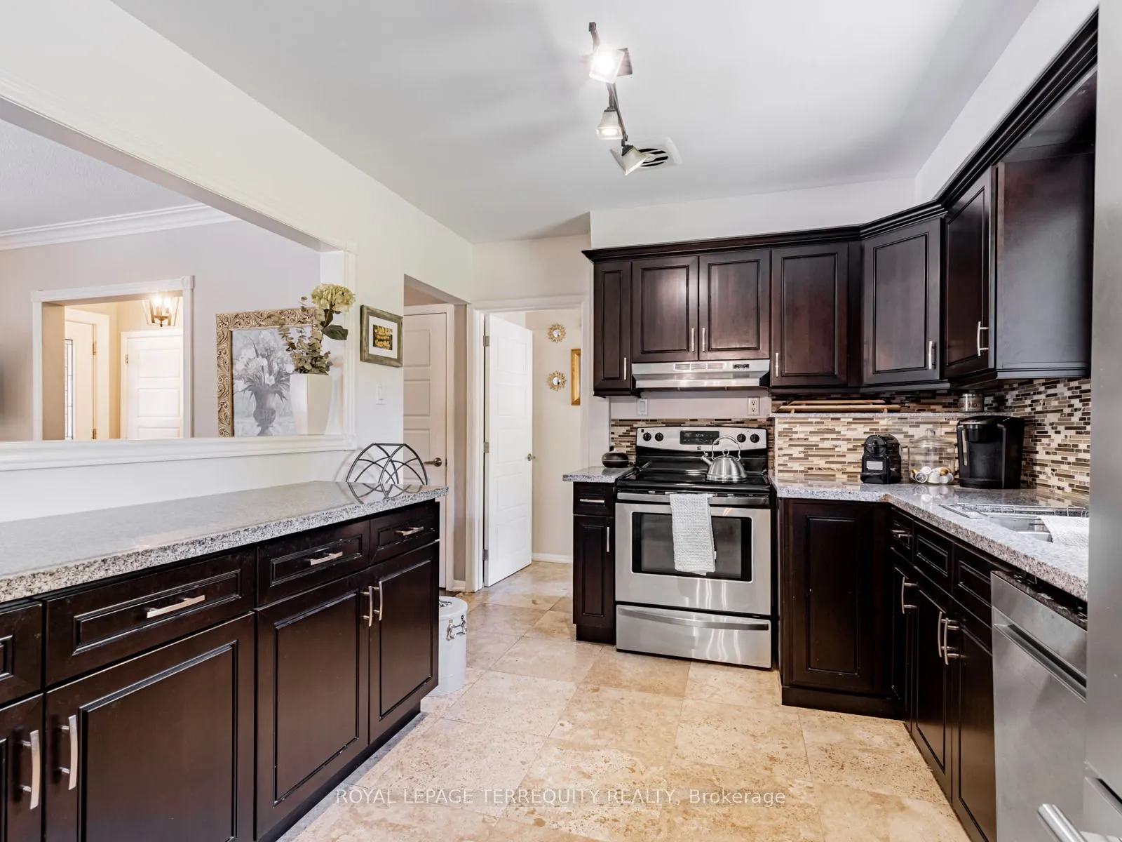 165 John Street W