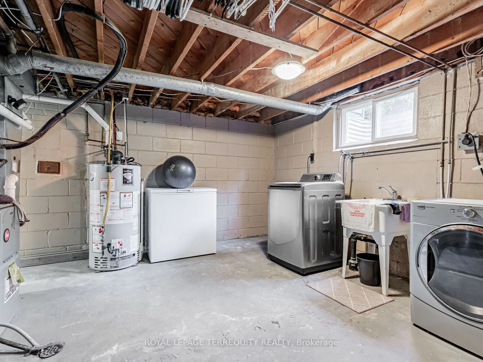 165 John Street W