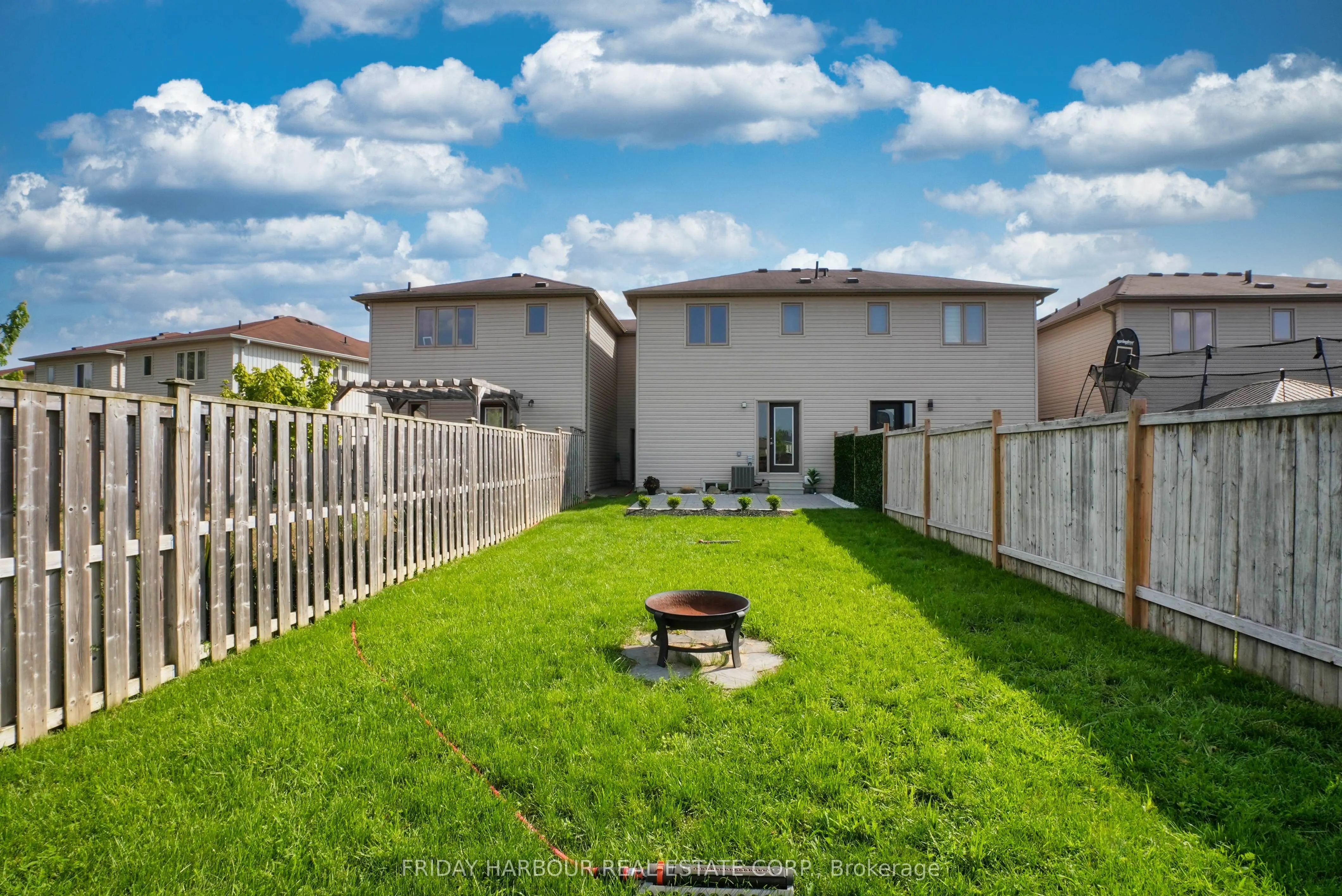 16 Admiral Crescent