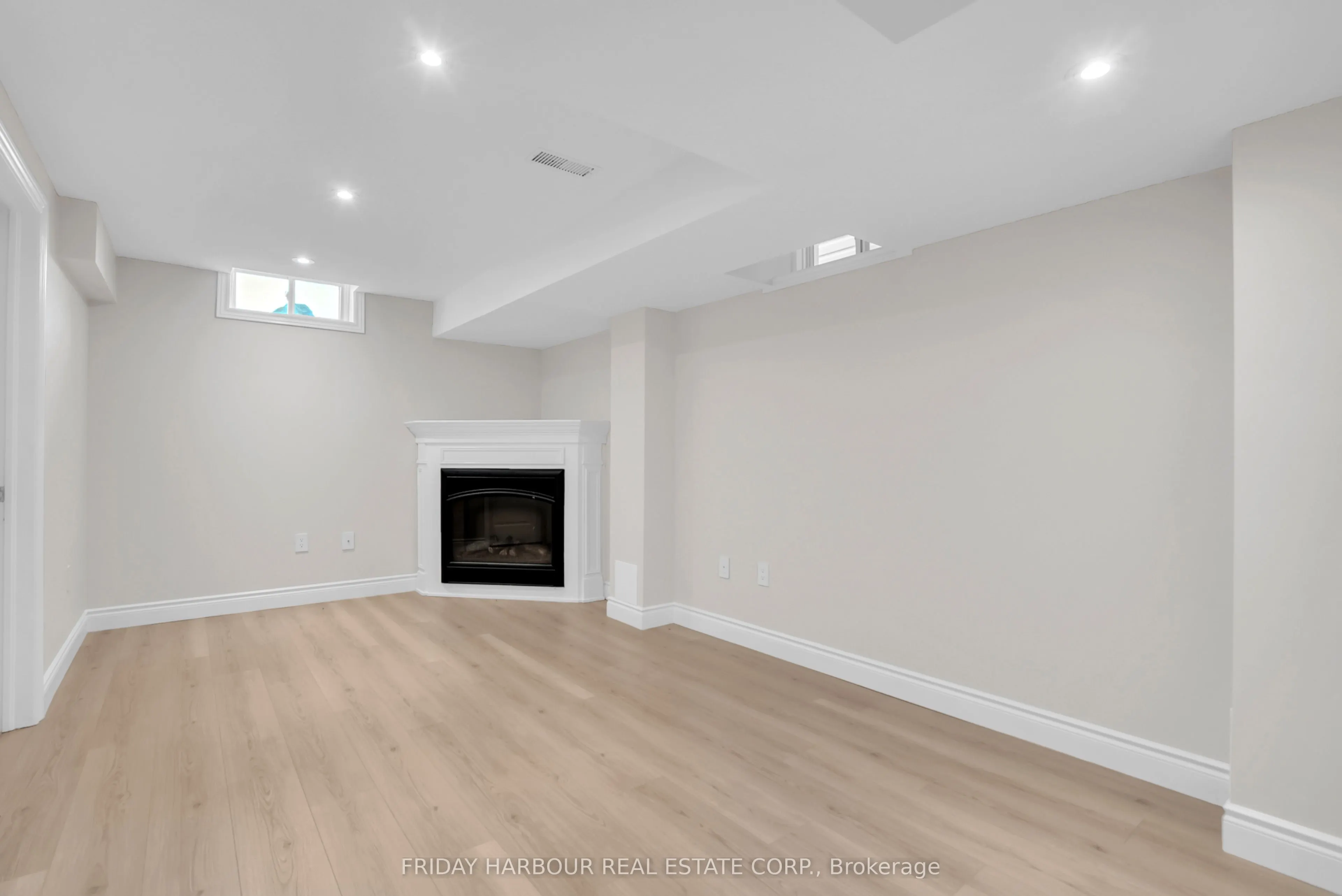 16 Admiral Crescent